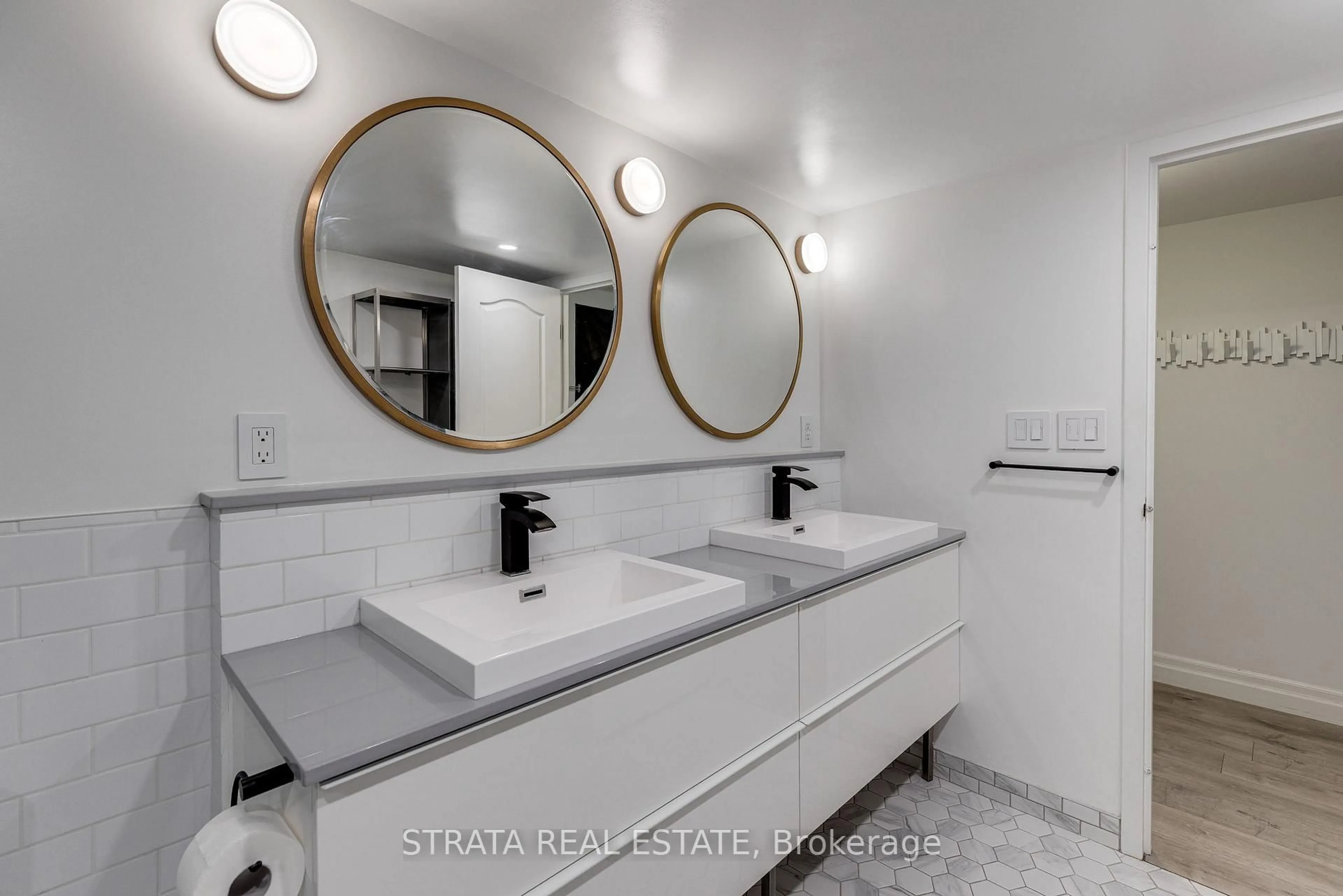 Standard bathroom, ceramic/tile floor for 25 The Esplanade #1701, Toronto Ontario M5E 1W5