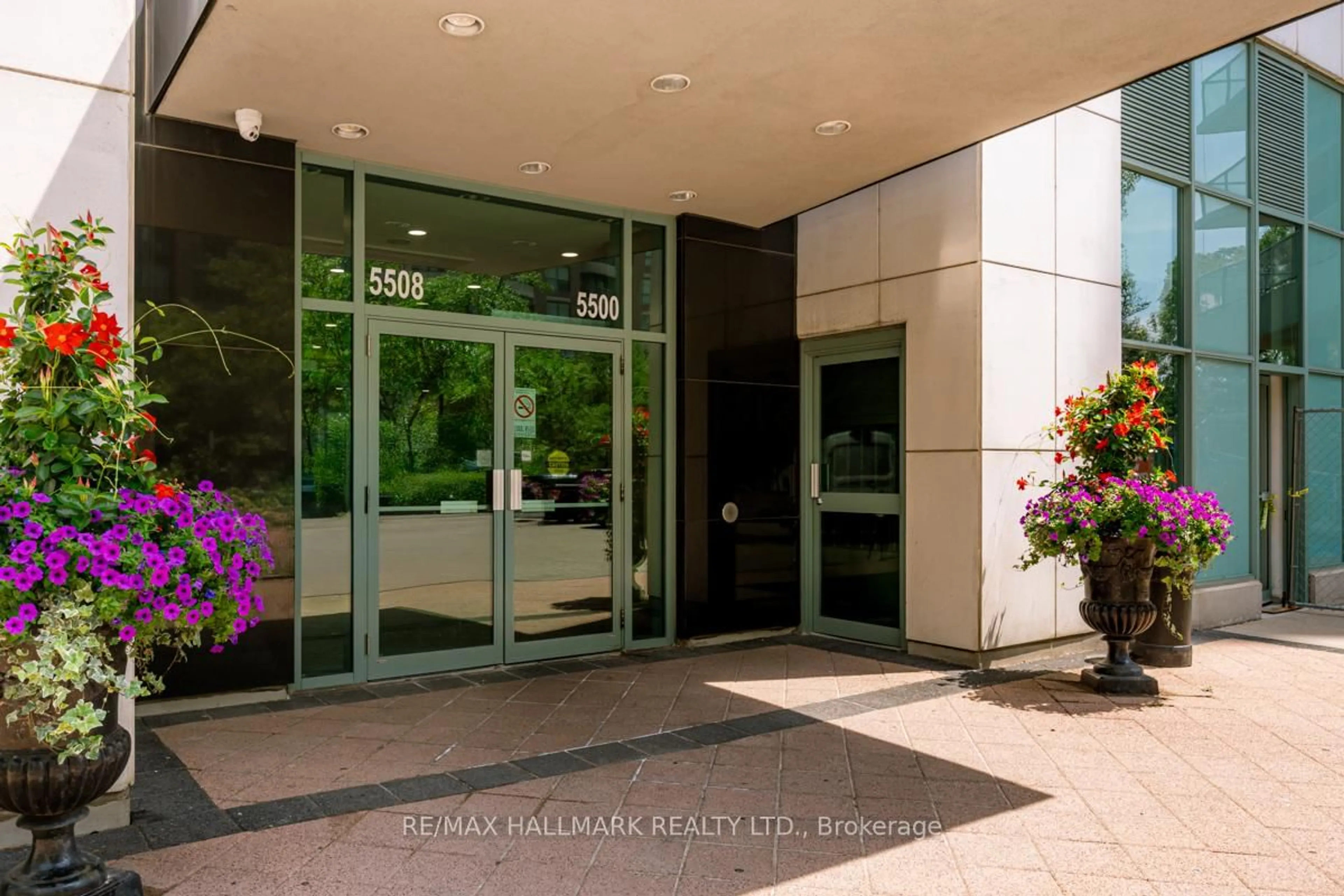 Indoor foyer for 5500 Yonge St #403, Toronto Ontario M2N 7L1
