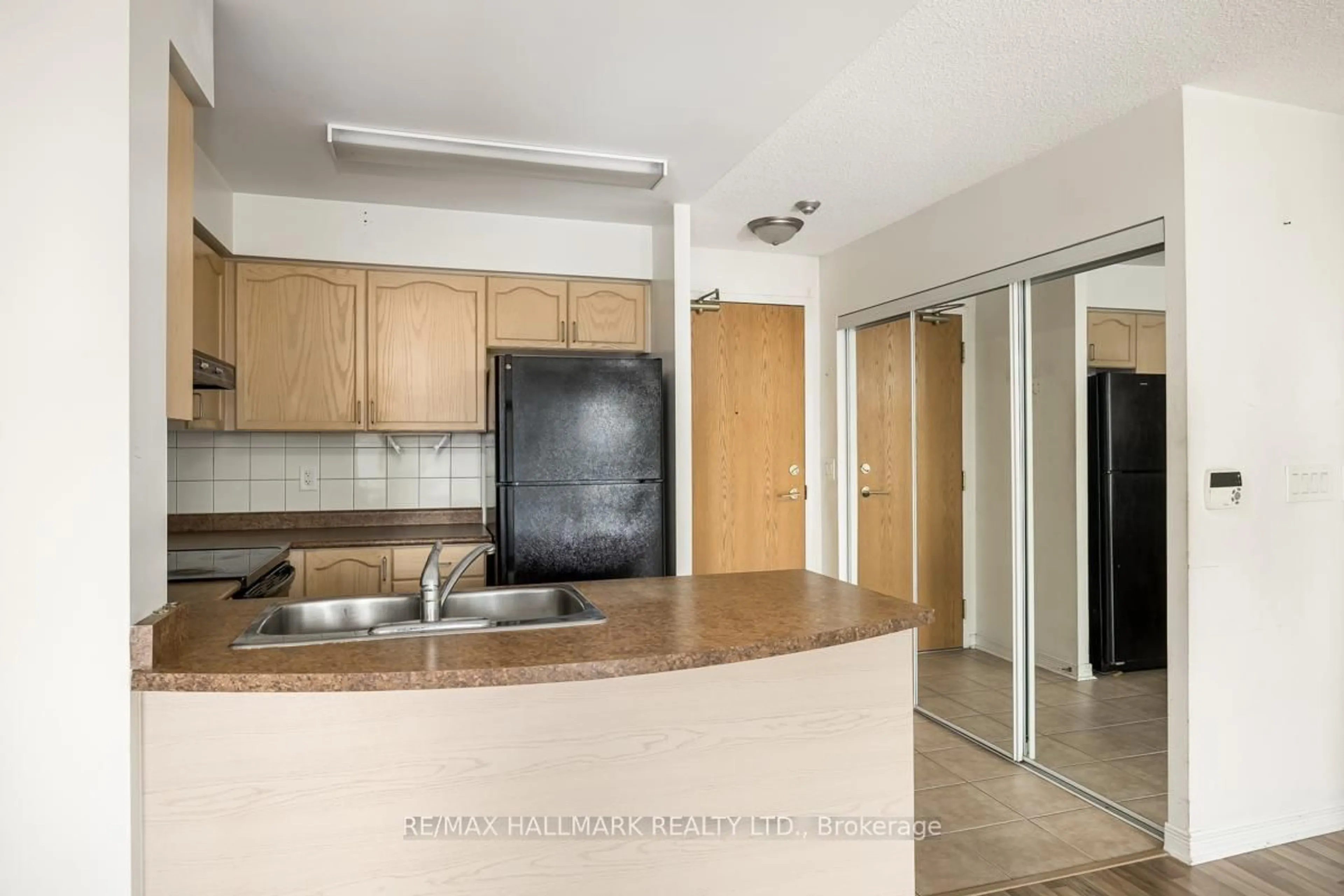 Standard kitchen, unknown for 5500 Yonge St #403, Toronto Ontario M2N 7L1