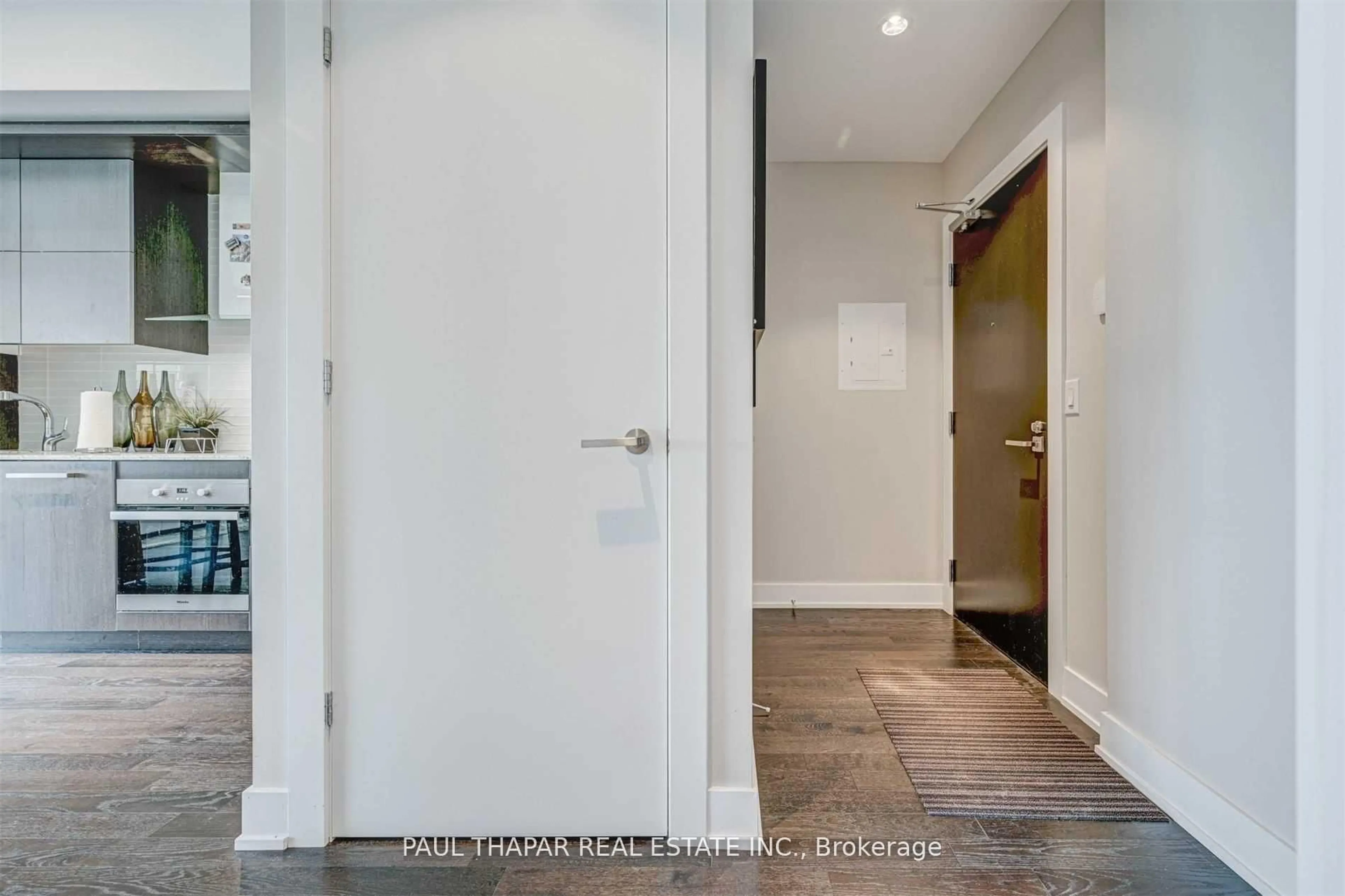 Indoor entryway for 3018 Yonge St #1114, Toronto Ontario M4N 0A5