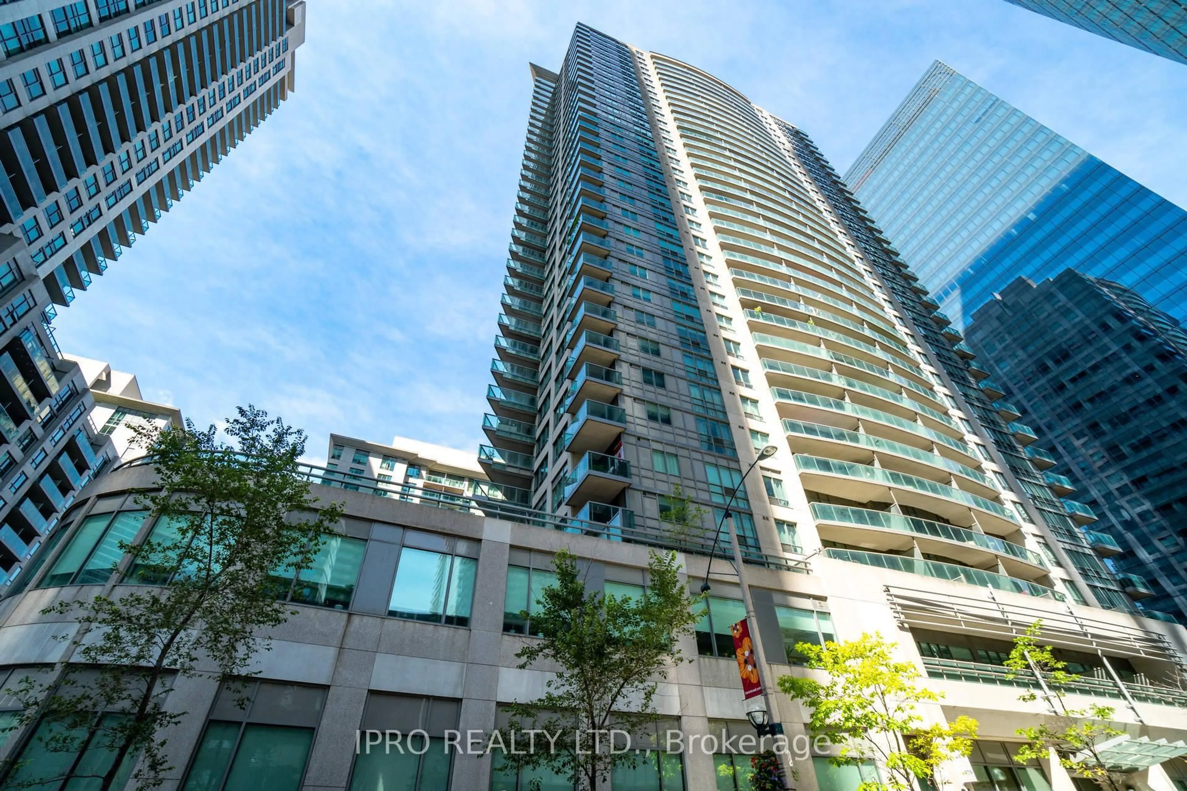 Unknown for 30 Grand Trunk Cres #2015, Toronto Ontario M5J 3A4