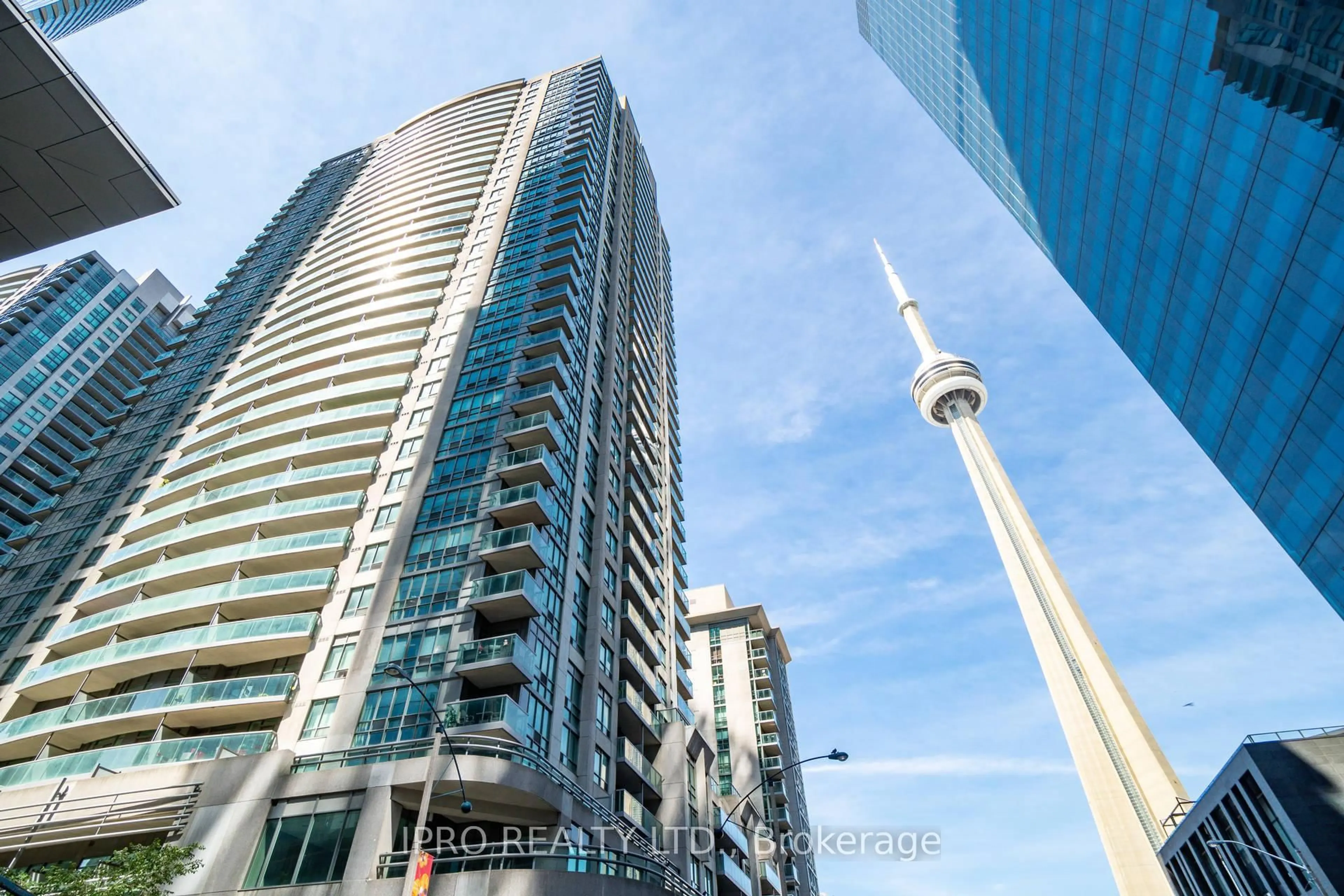 Unknown for 30 Grand Trunk Cres #2015, Toronto Ontario M5J 3A4