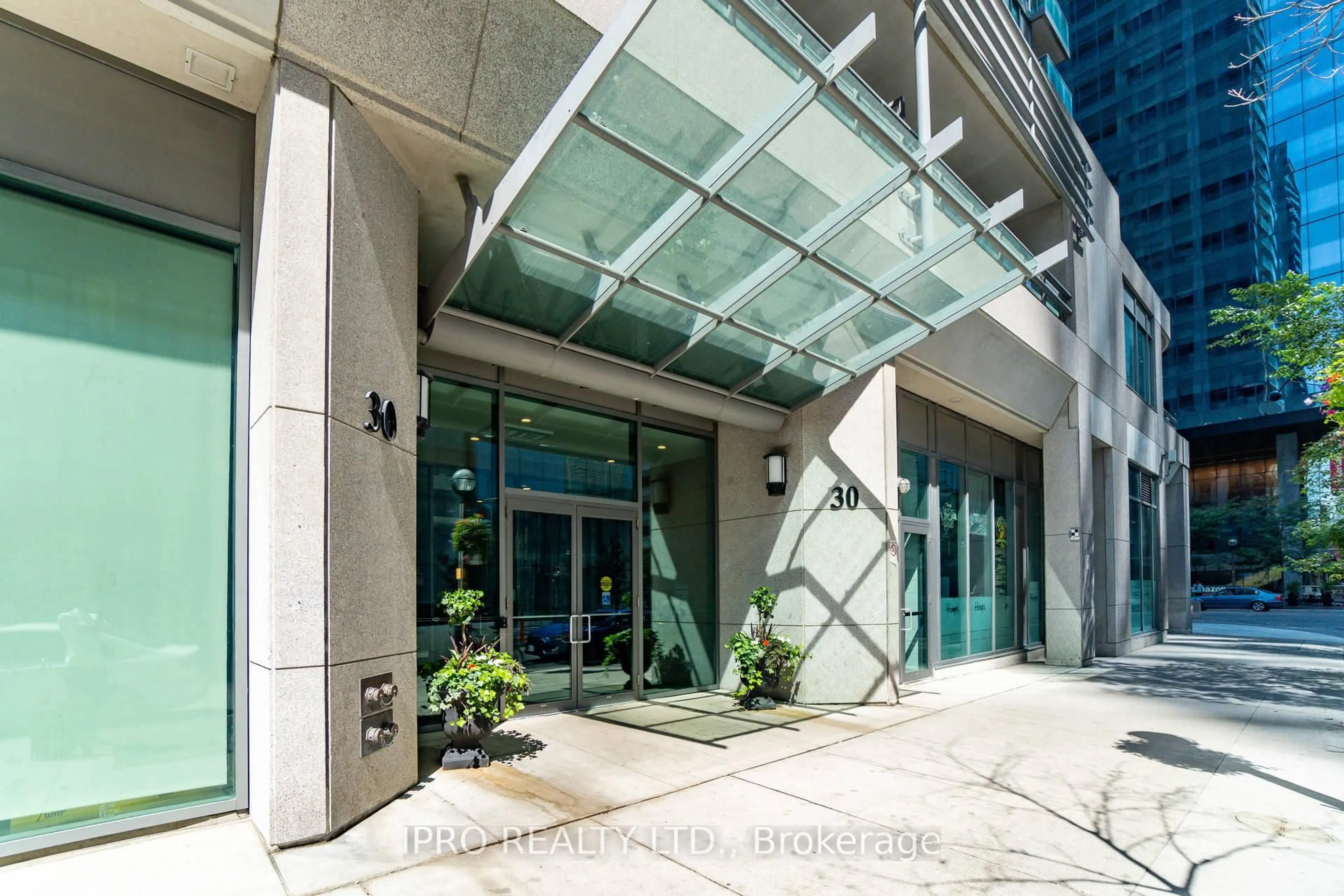 Indoor foyer for 30 Grand Trunk Cres #2015, Toronto Ontario M5J 3A4