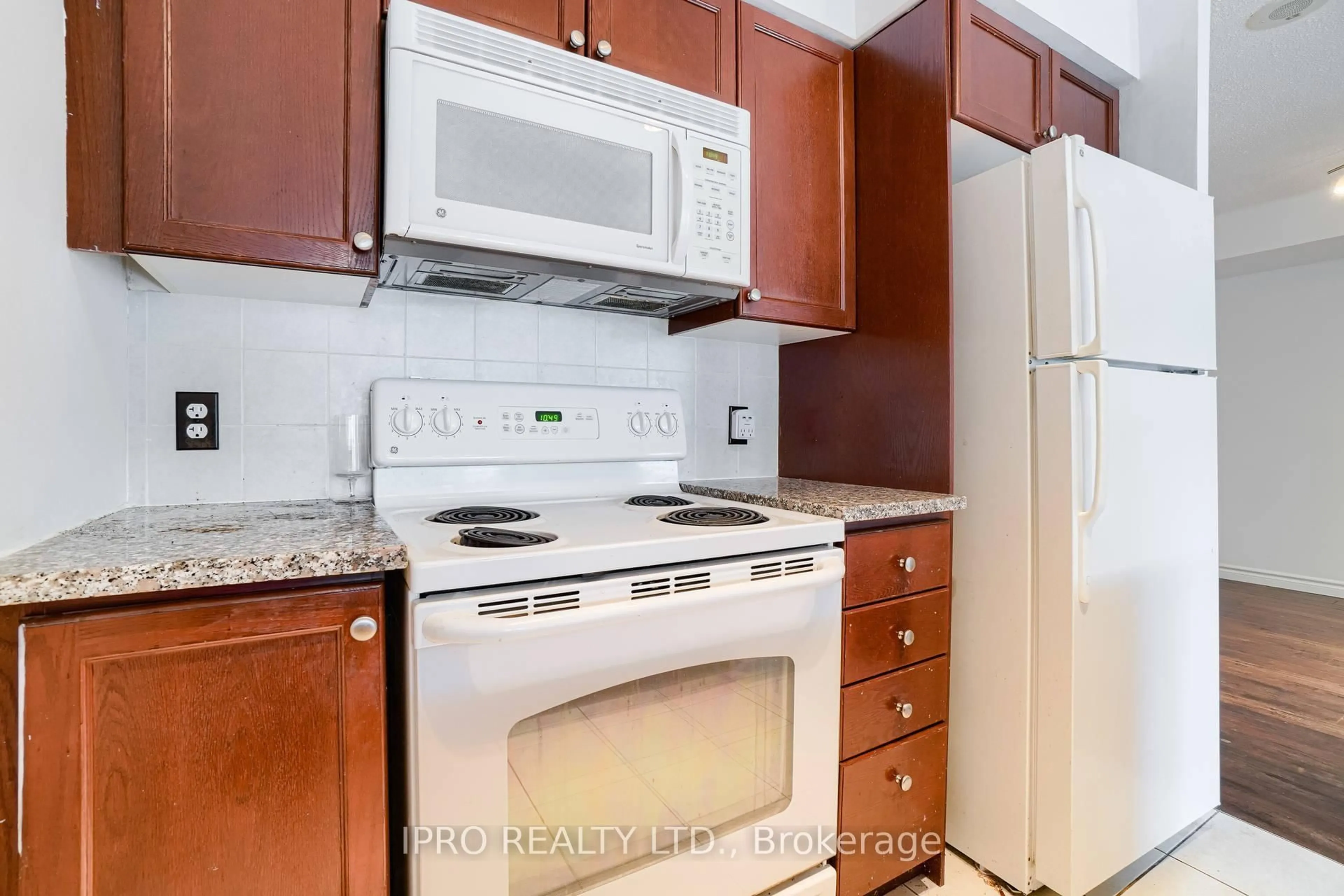 Standard kitchen, unknown for 30 Grand Trunk Cres #2015, Toronto Ontario M5J 3A4