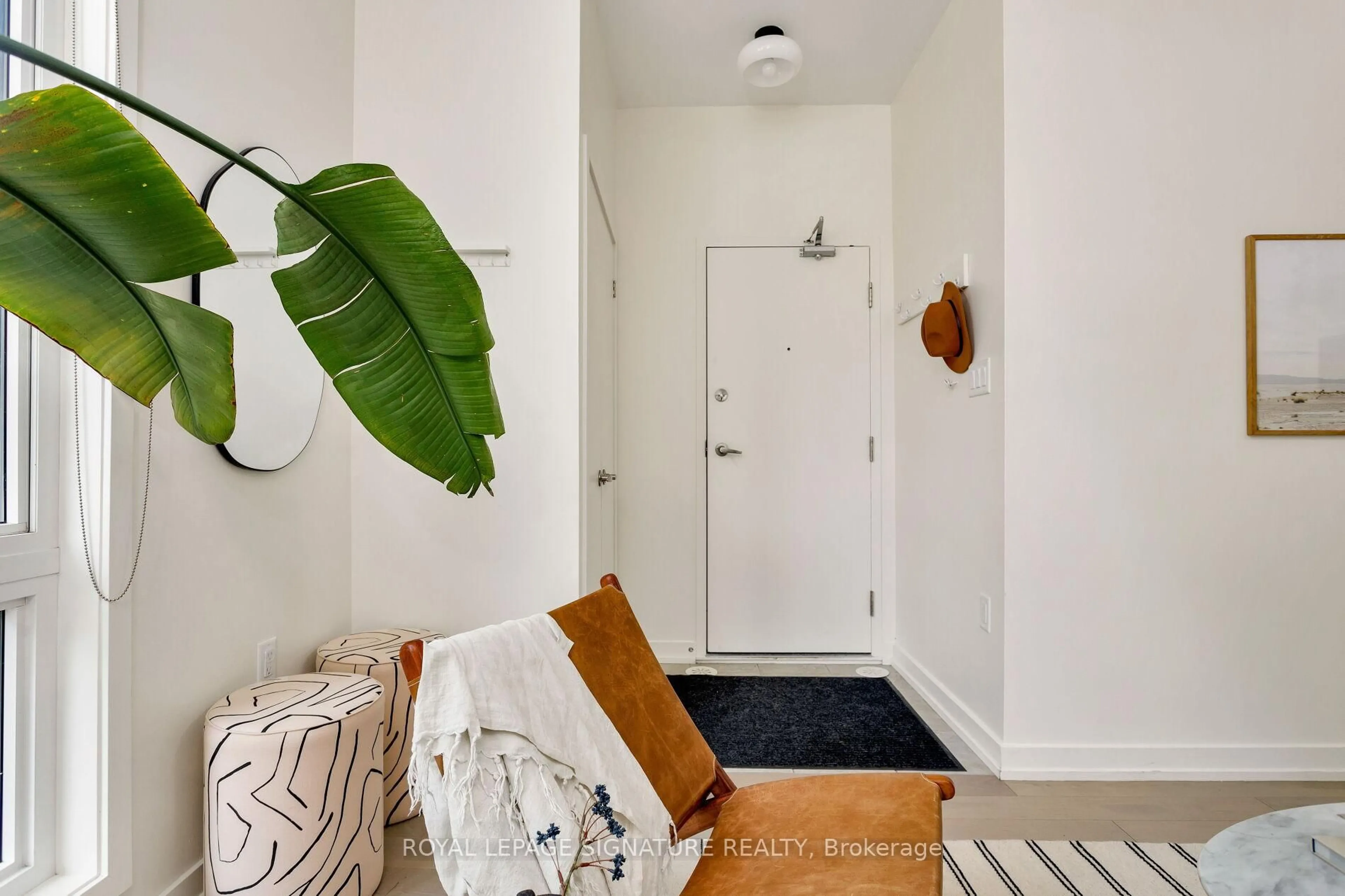 Indoor entryway for 31 Florence St #12, Toronto Ontario M6K 1P4