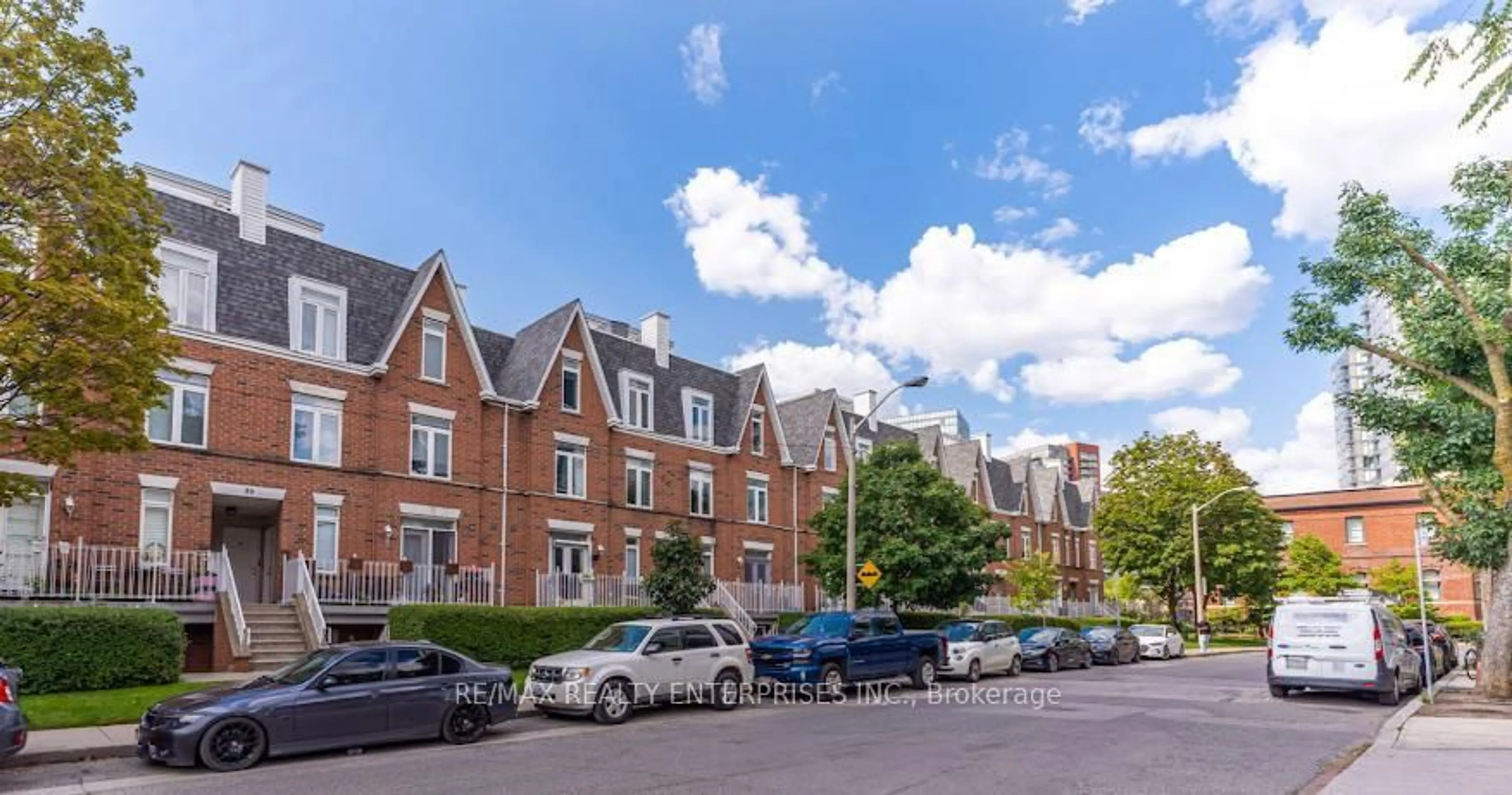 A pic from outside/outdoor area/front of a property/back of a property/a pic from drone, street for 41 Sudbury St #4106, Toronto Ontario M6J 3W6
