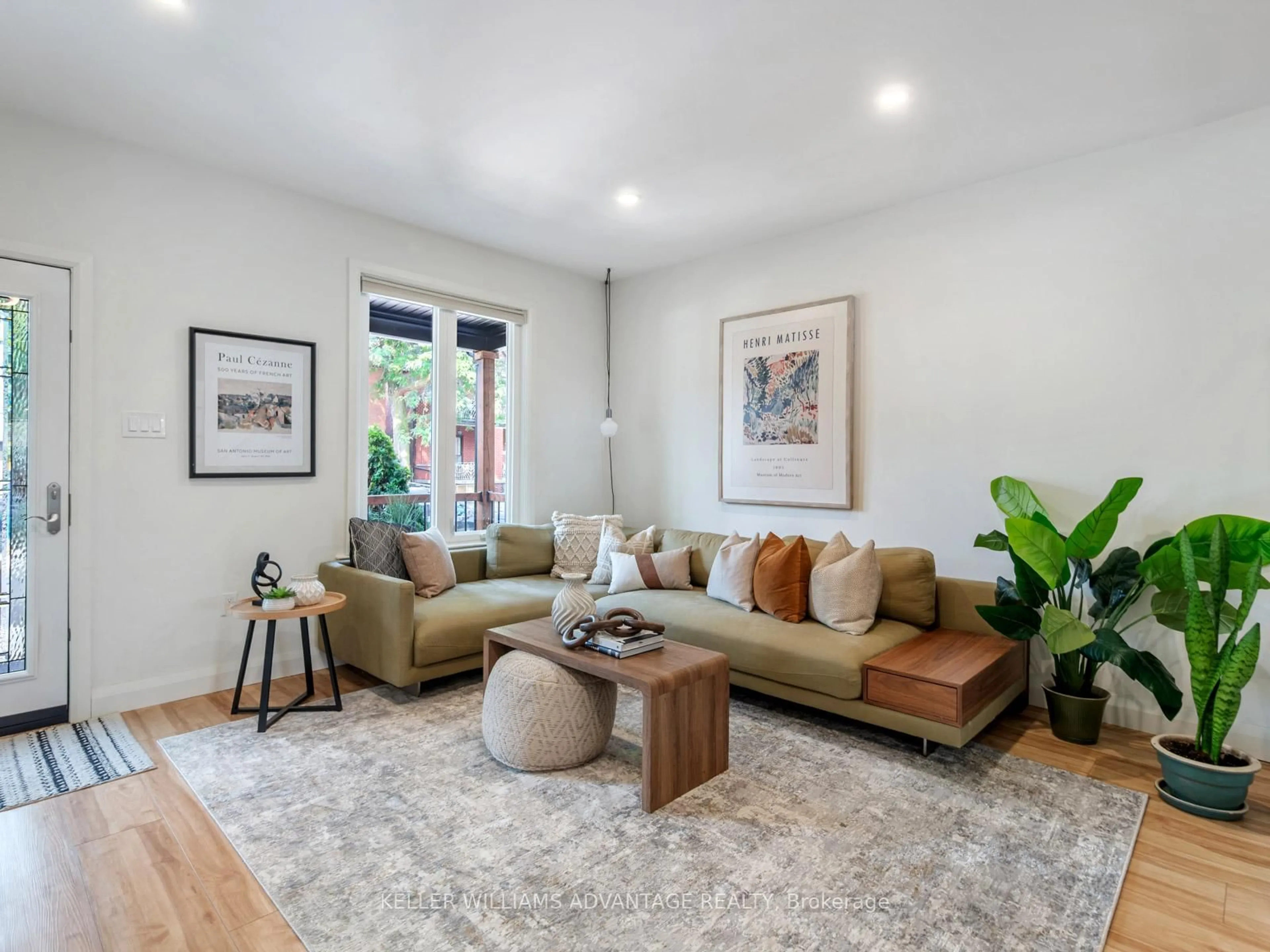 Living room with furniture, unknown for 441 Brock Ave, Toronto Ontario M6H 3N7