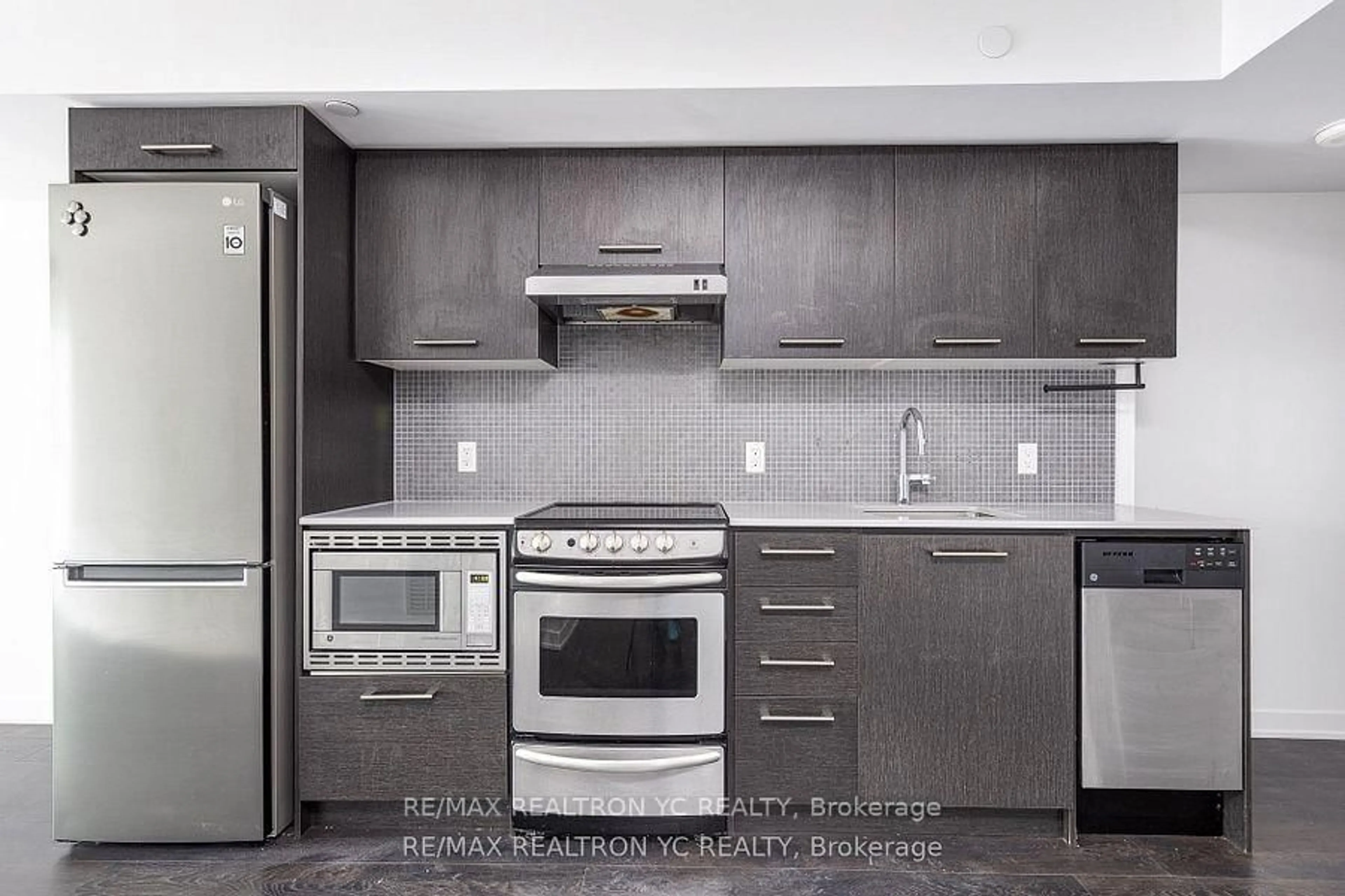 Standard kitchen, unknown for 87 Peter St #719, Toronto Ontario M5V 0P1