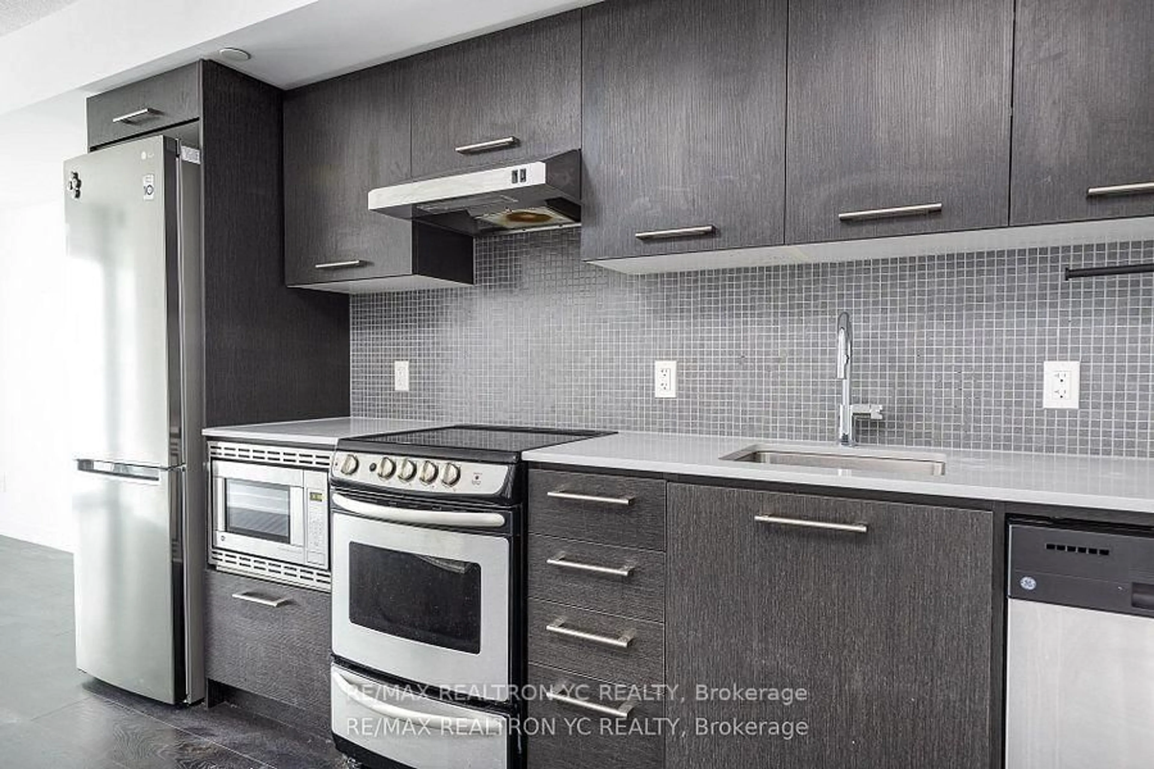 Standard kitchen, unknown for 87 Peter St #719, Toronto Ontario M5V 0P1