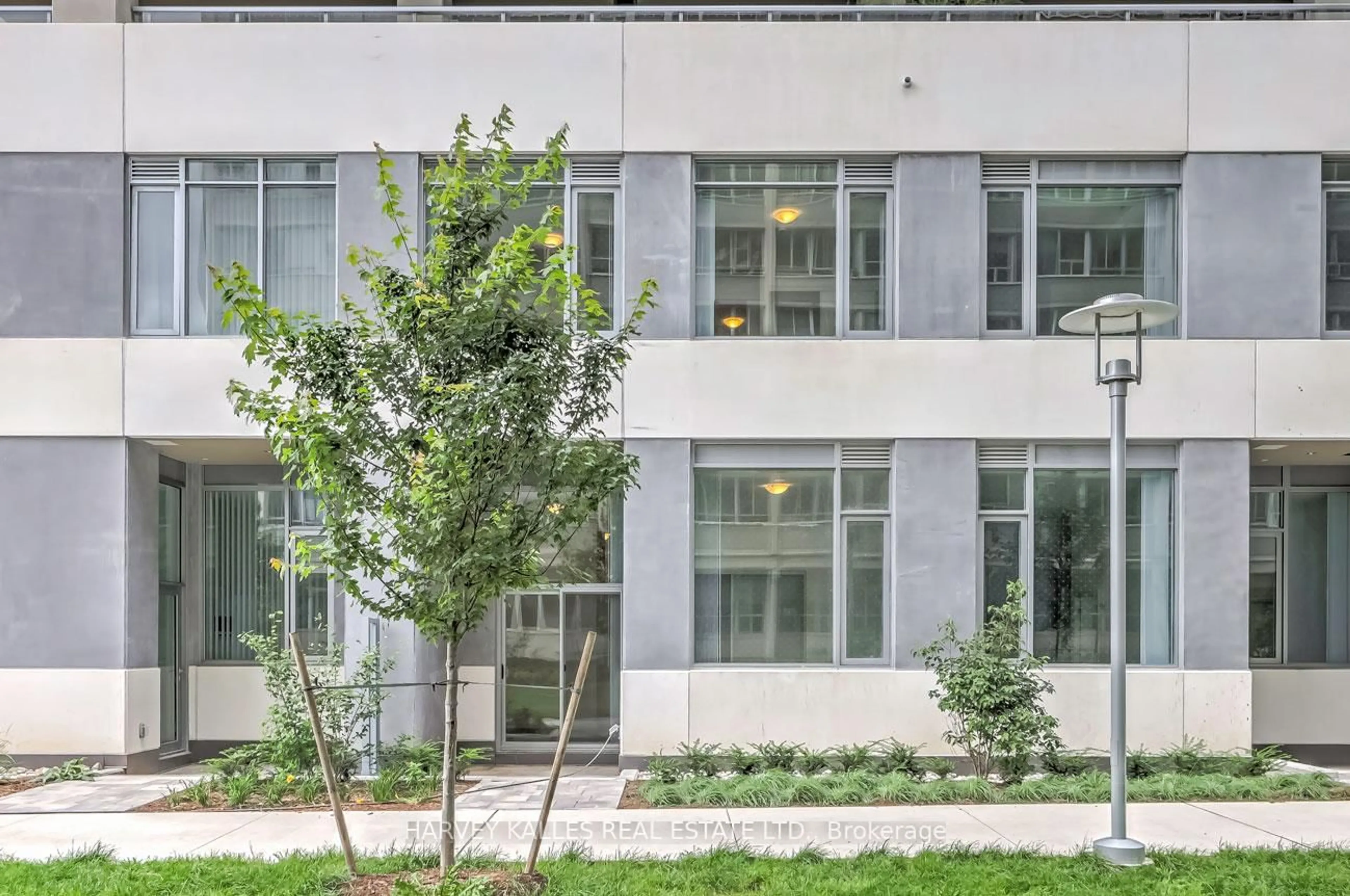 Patio, building for 25 Holly St #TH106, Toronto Ontario M4S 0E3