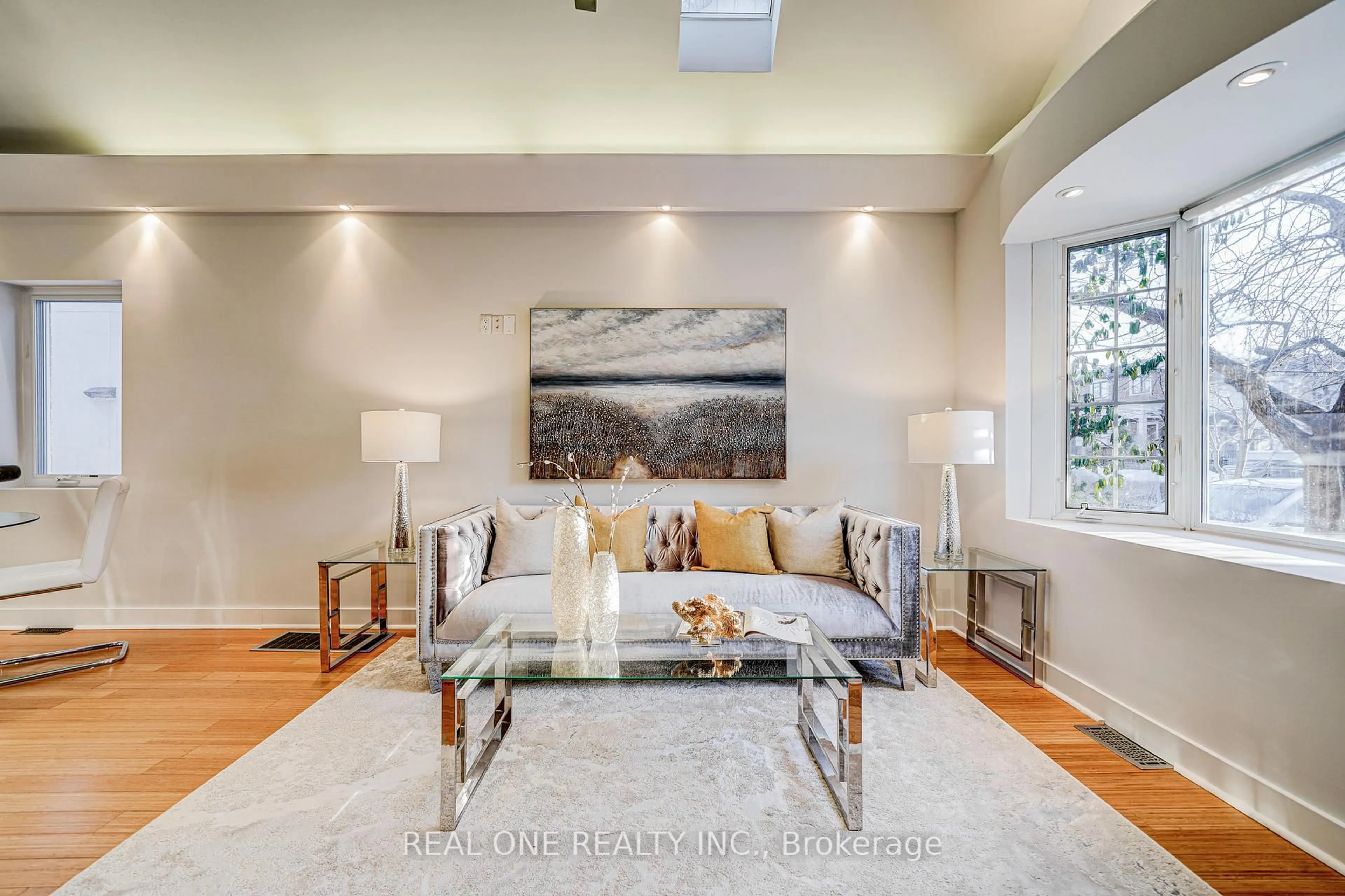 Living room with furniture, unknown for 167 Randolph Rd, Toronto Ontario M4G 3S3