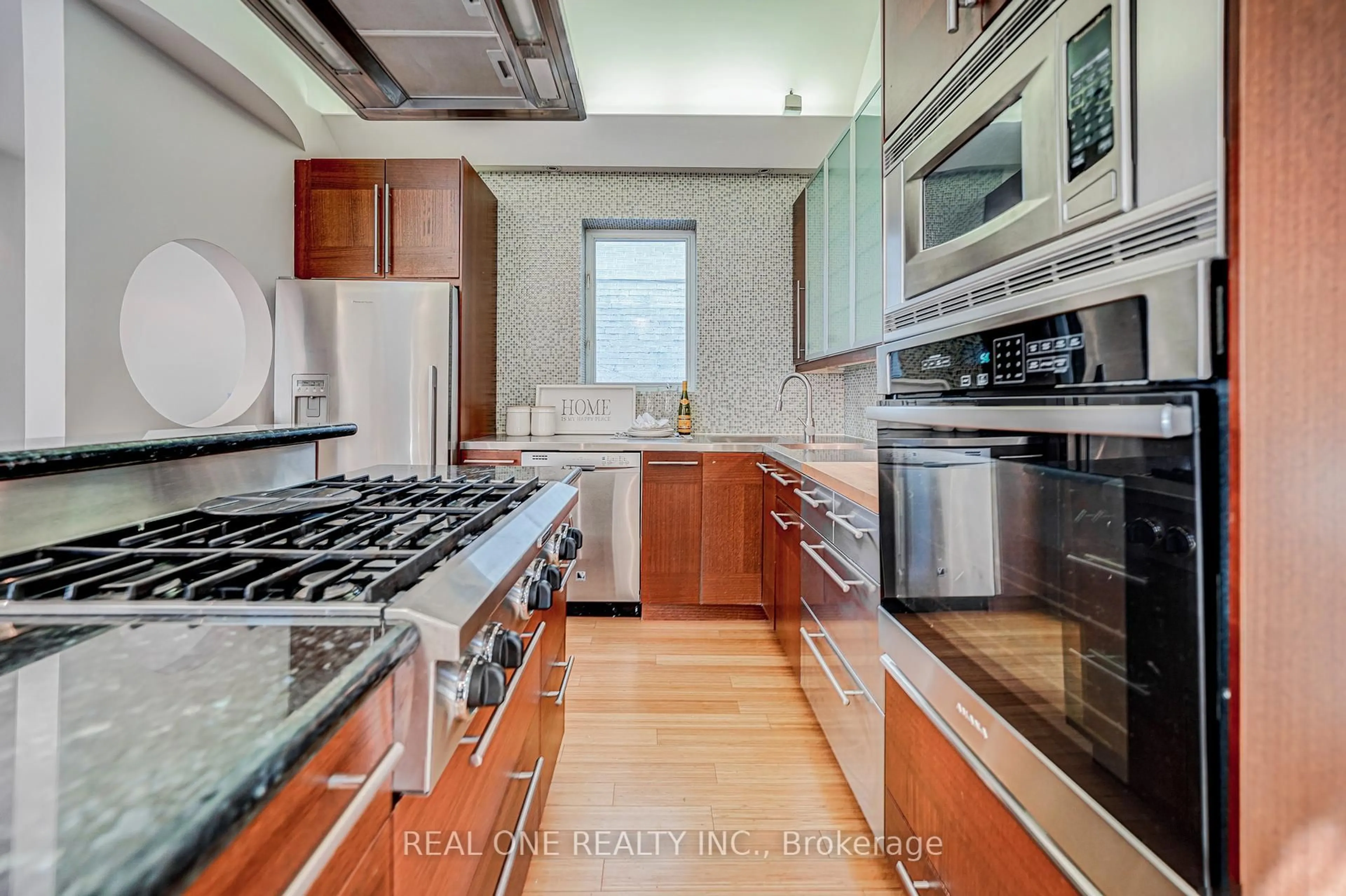 Contemporary kitchen, unknown for 167 Randolph Rd, Toronto Ontario M4G 3S3
