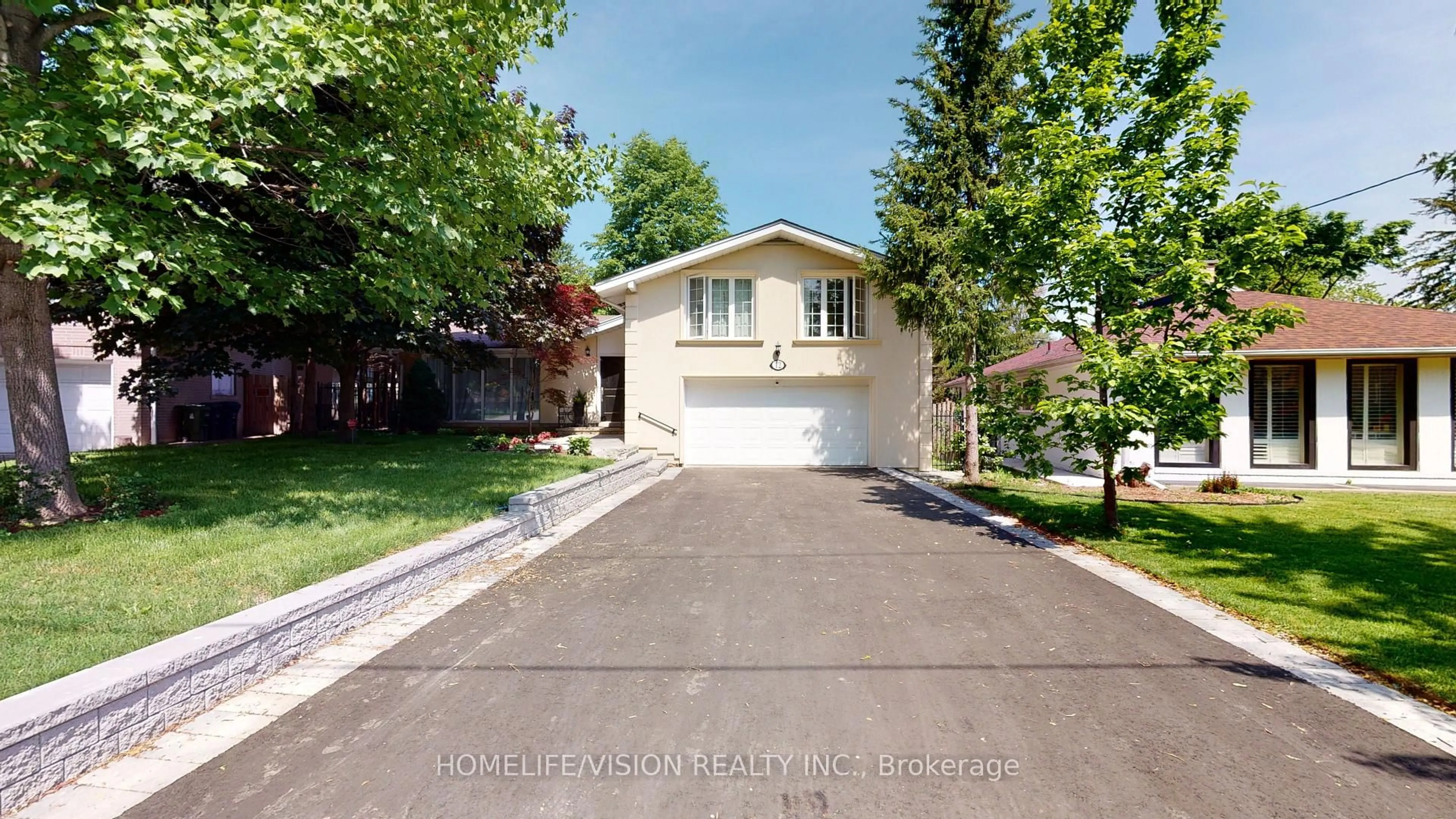 Home with vinyl exterior material, street for 12 Flaremore Cres, Toronto Ontario M2K 1V1