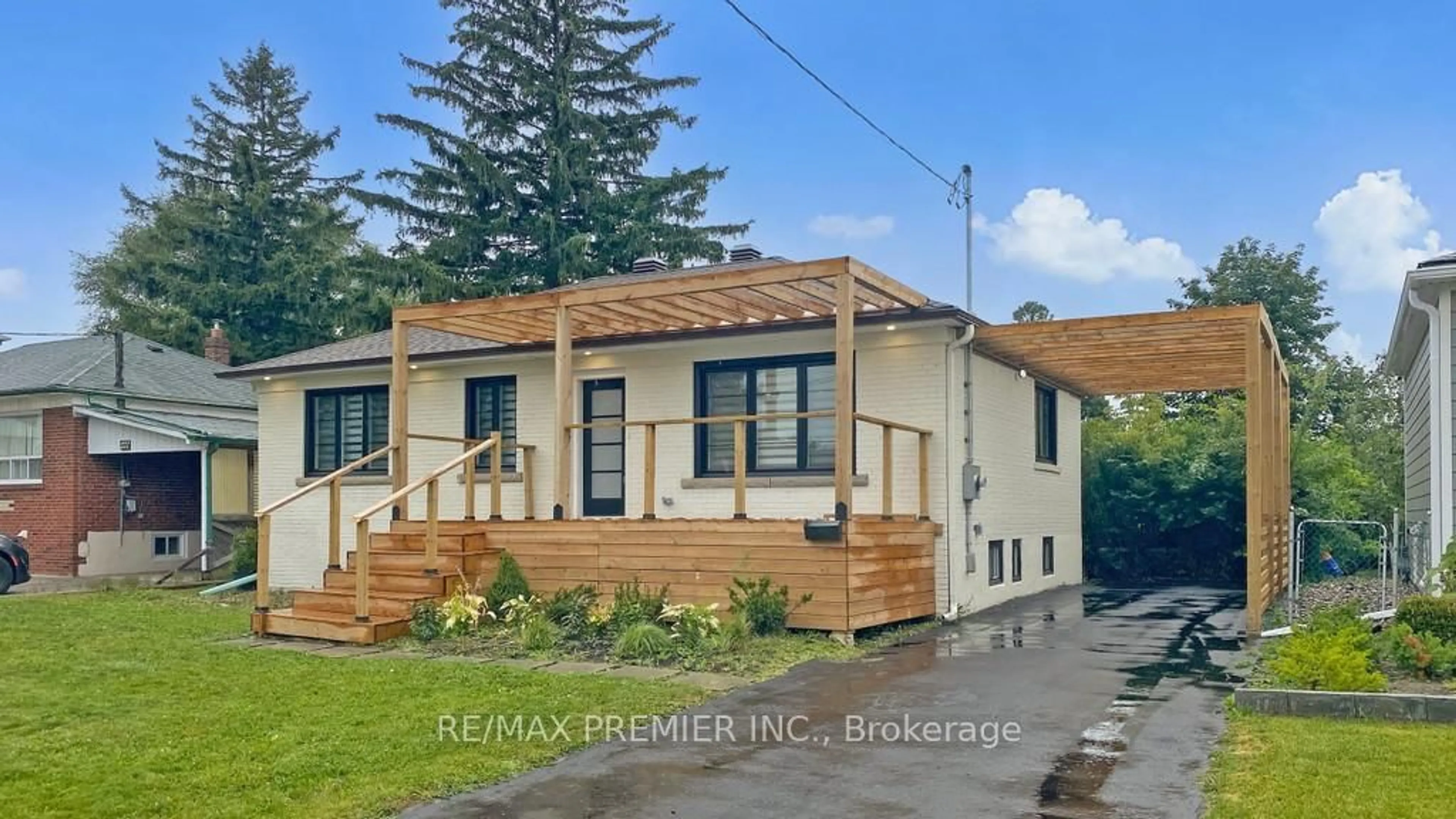 A pic from outside/outdoor area/front of a property/back of a property/a pic from drone, street for 270 Brighton Ave, Toronto Ontario M3H 4E9