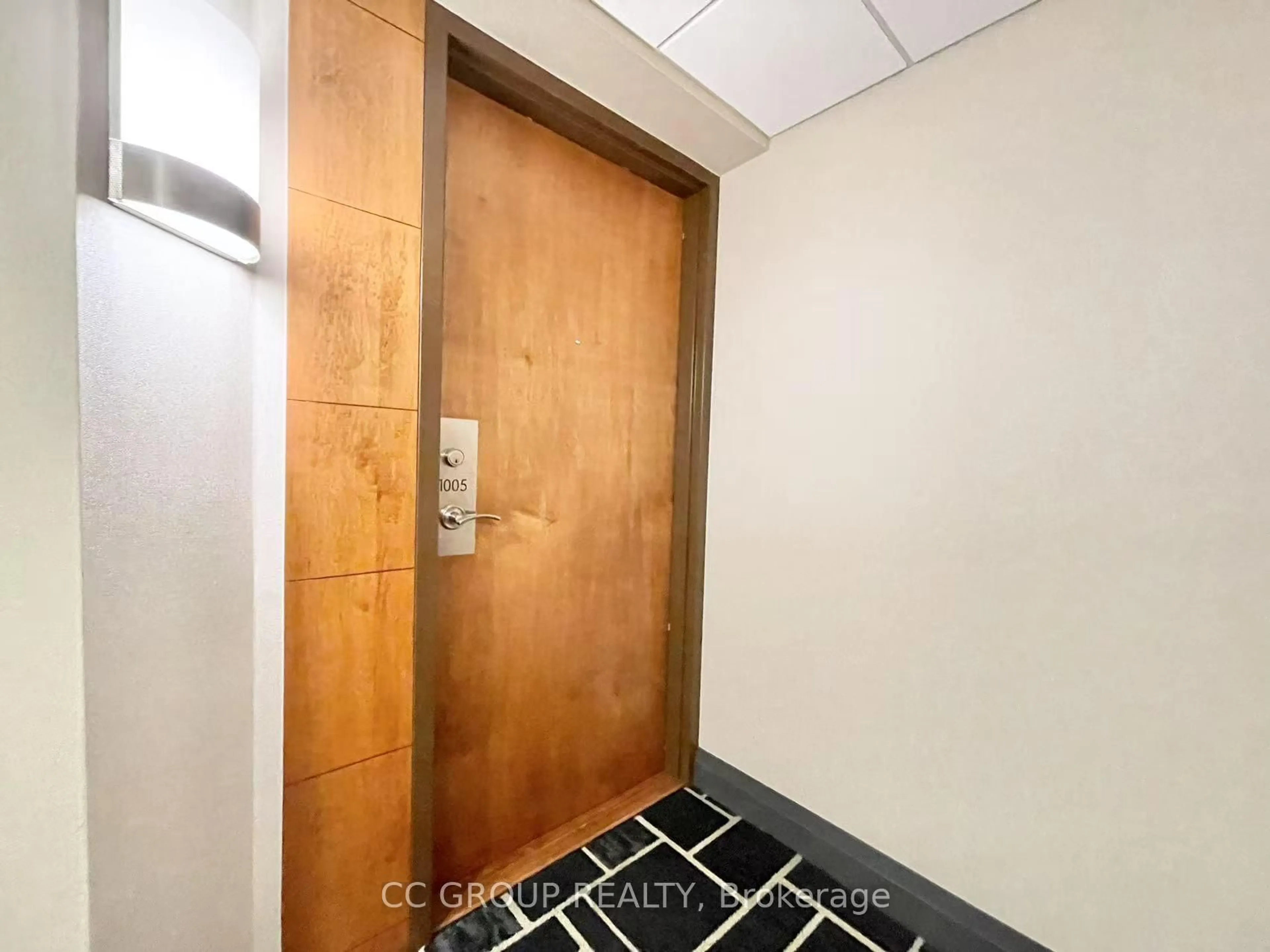 Indoor foyer for 35 Bales Ave #1005, Toronto Ontario M2N 7L7
