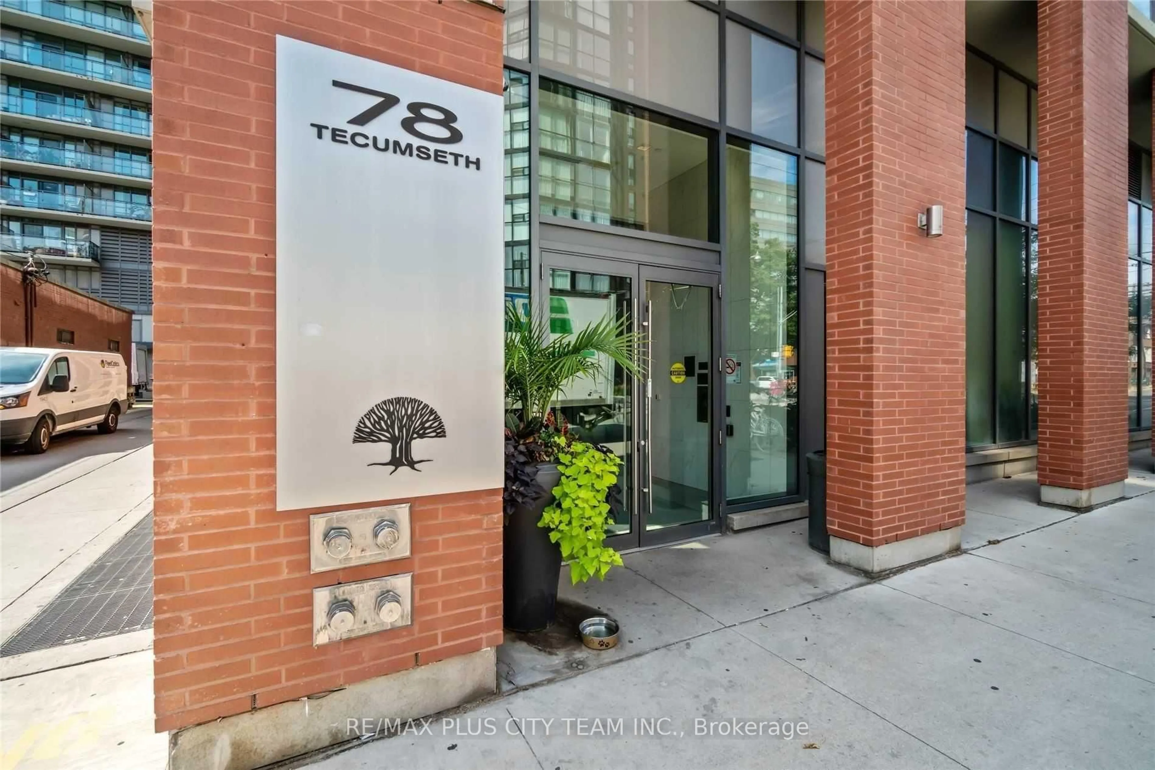 Indoor foyer for 78 Tecumseth St #411, Toronto Ontario M5V 0A9