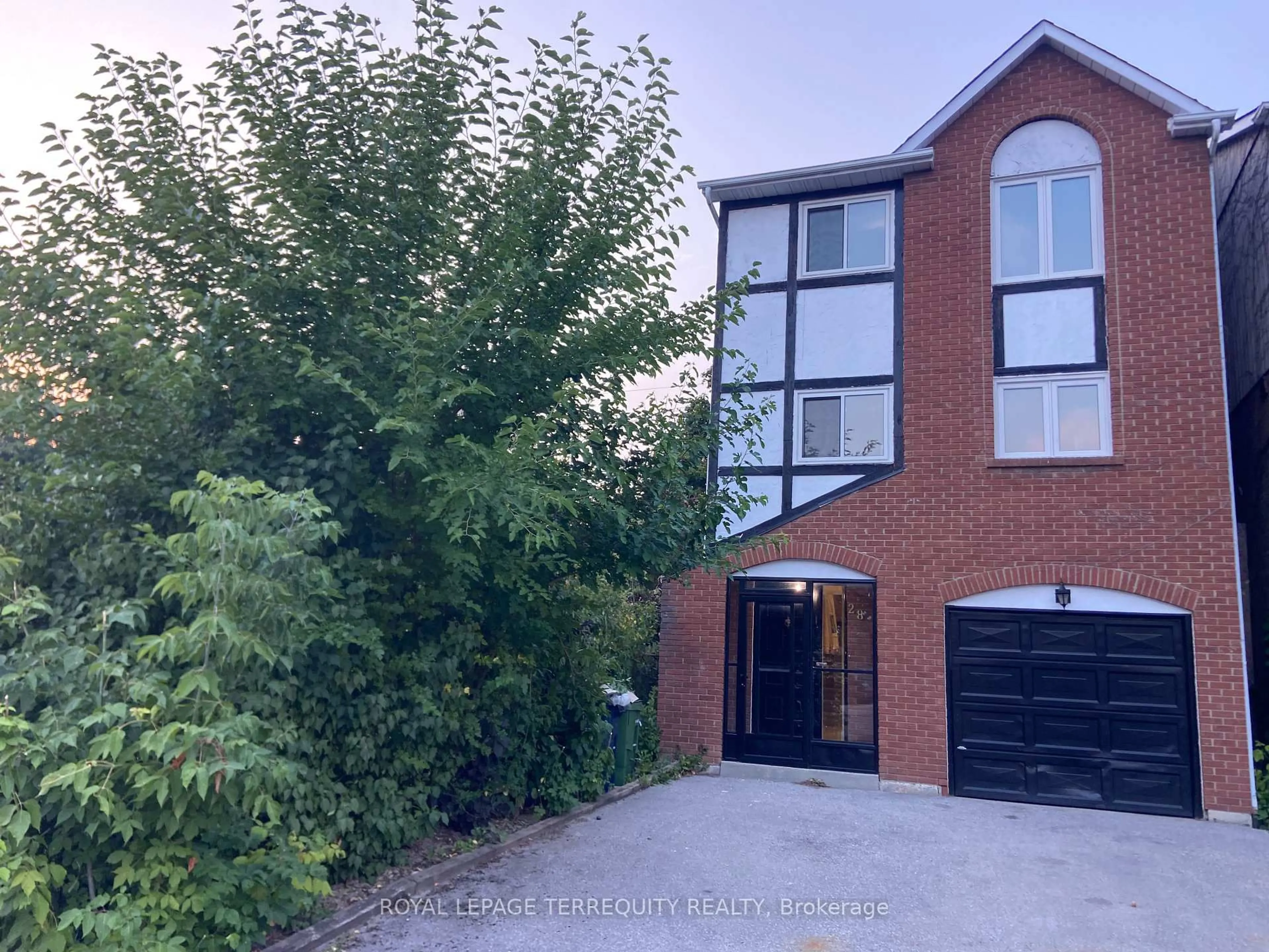 A pic from outside/outdoor area/front of a property/back of a property/a pic from drone, street for 28 Festival Dr, Toronto Ontario M2R 3V1
