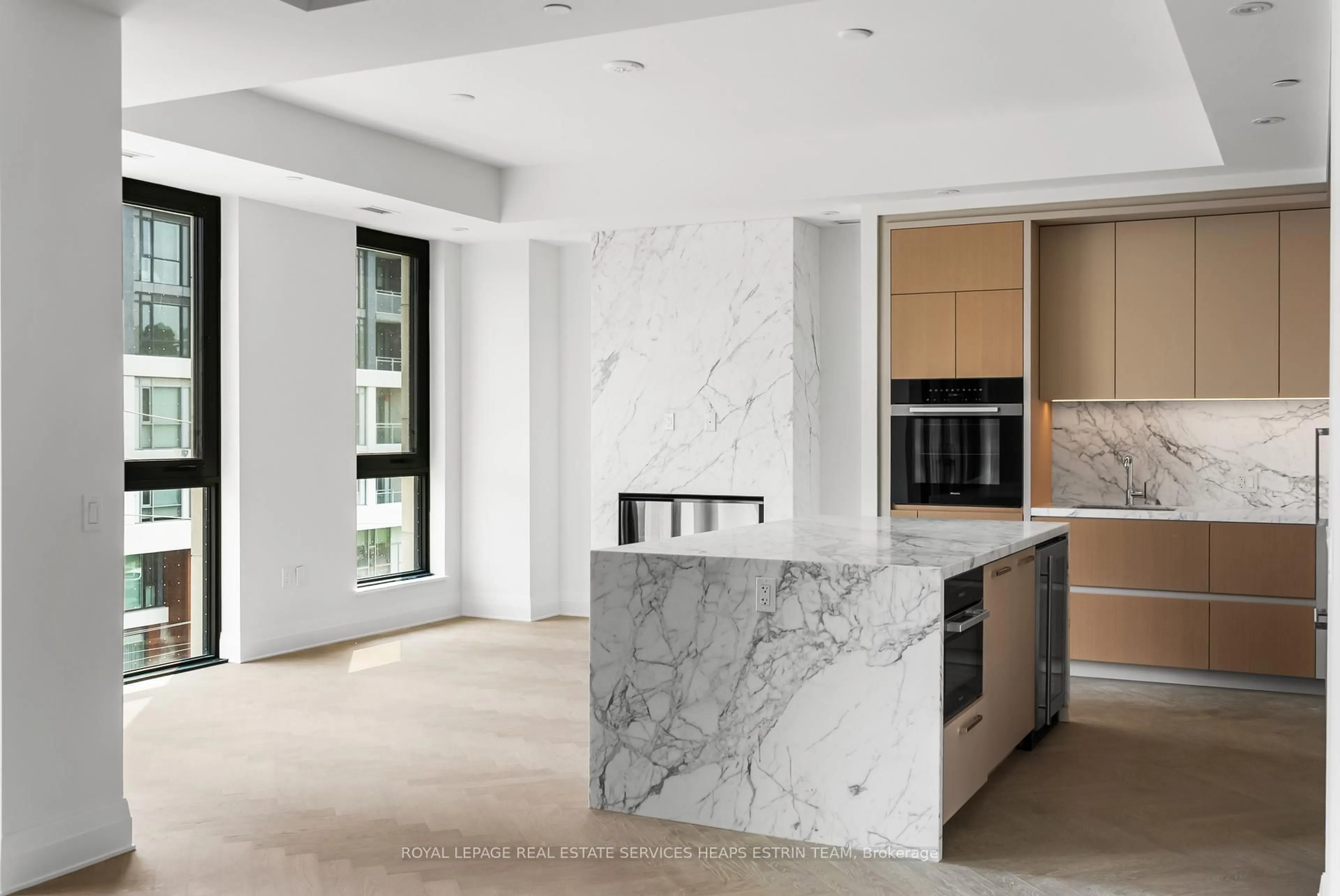 Contemporary kitchen, unknown for 2 Forest Hill Rd #Suite 411, Toronto Ontario M4V 2L3