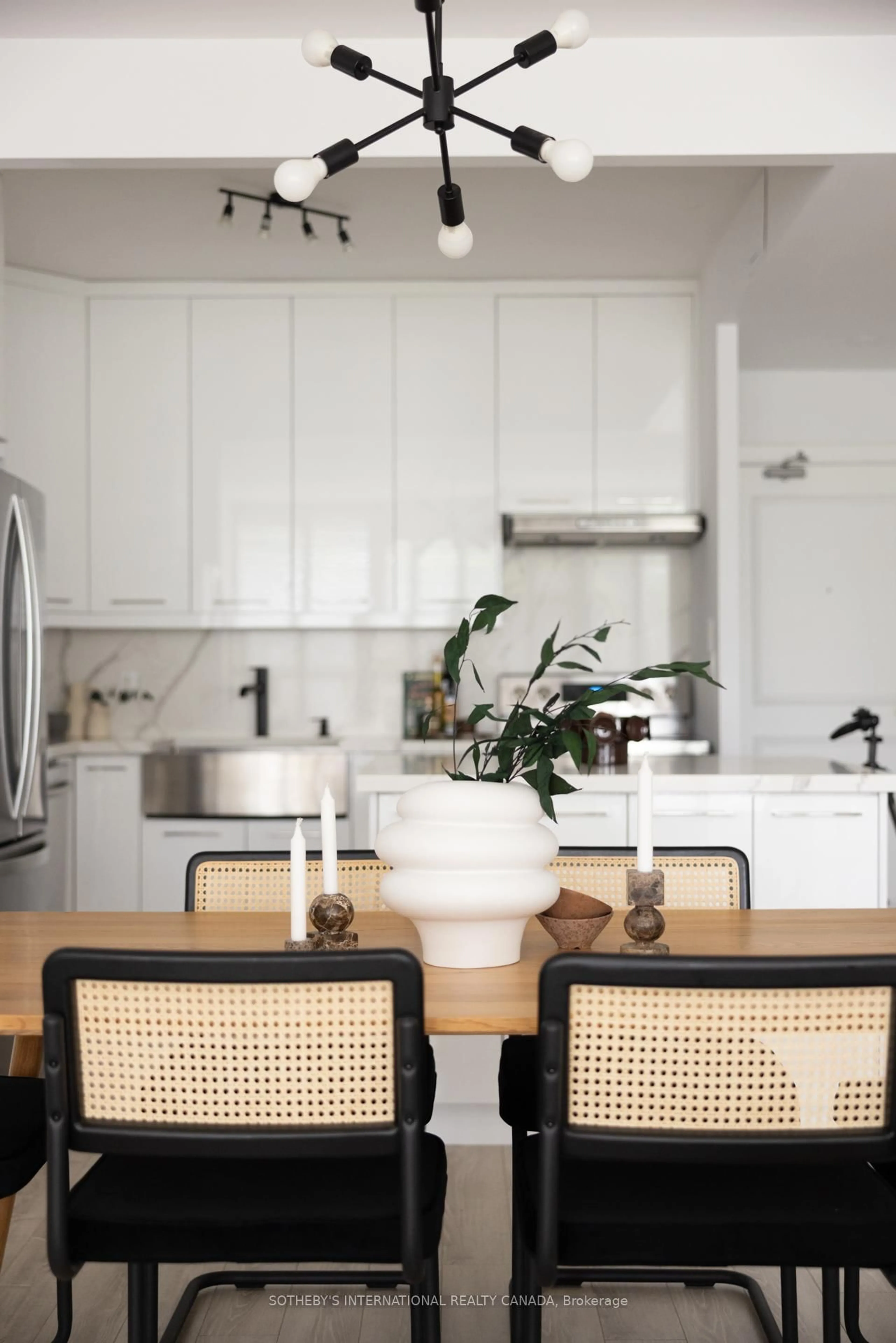 Contemporary kitchen, unknown for 20 Fashion Roseway Way #107, Toronto Ontario M2N 6B5