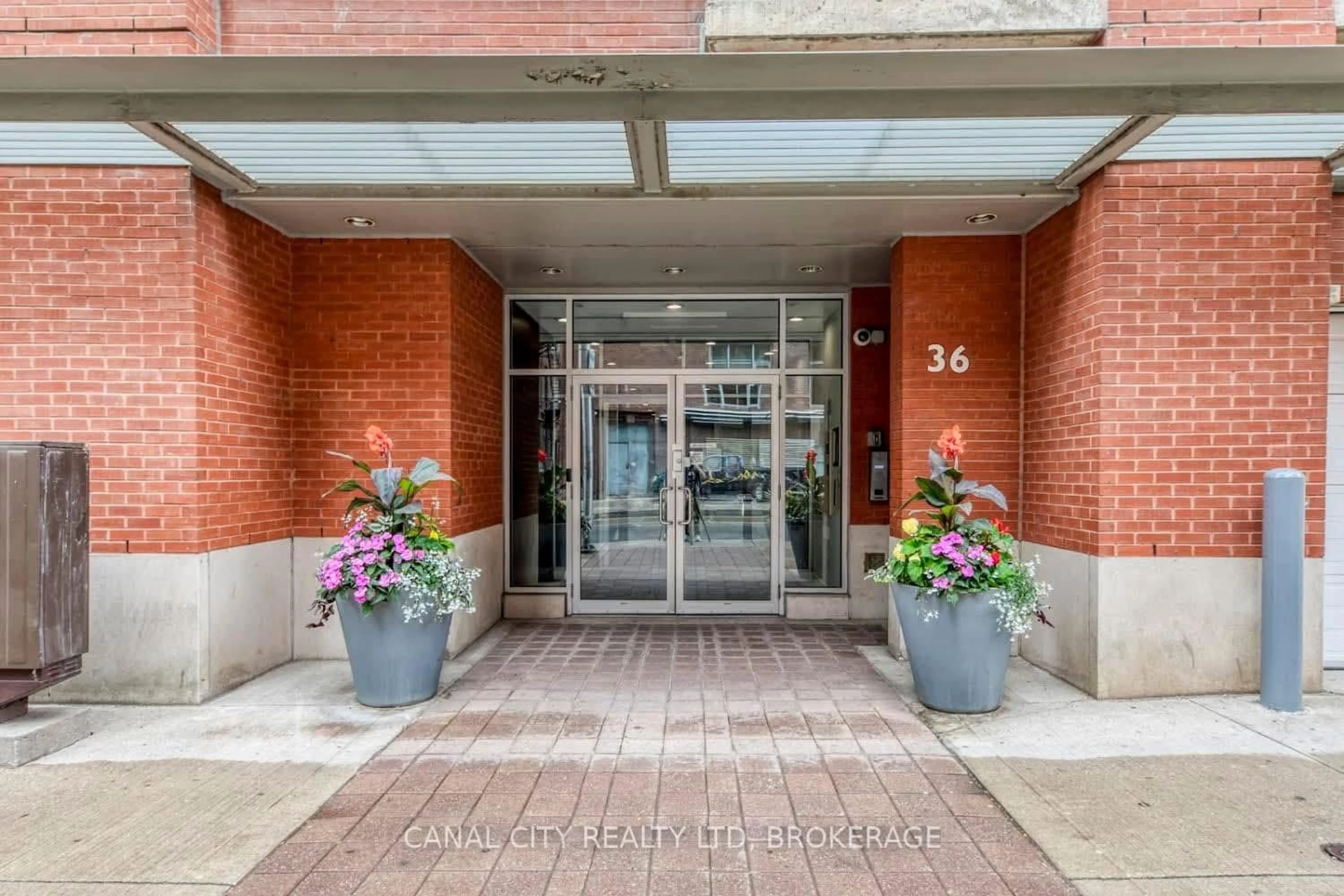 Indoor foyer for 36 CHARLOTTE St #201, Toronto Ontario M5V 3P7