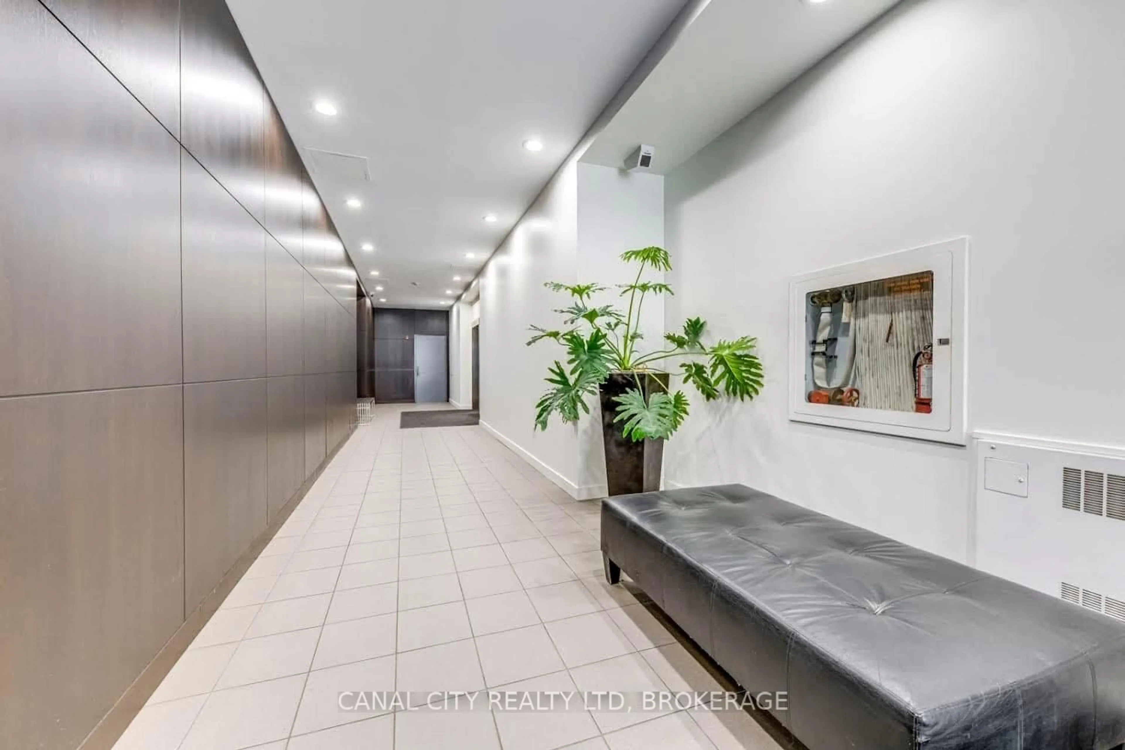 Indoor foyer for 36 CHARLOTTE St #201, Toronto Ontario M5V 3P7