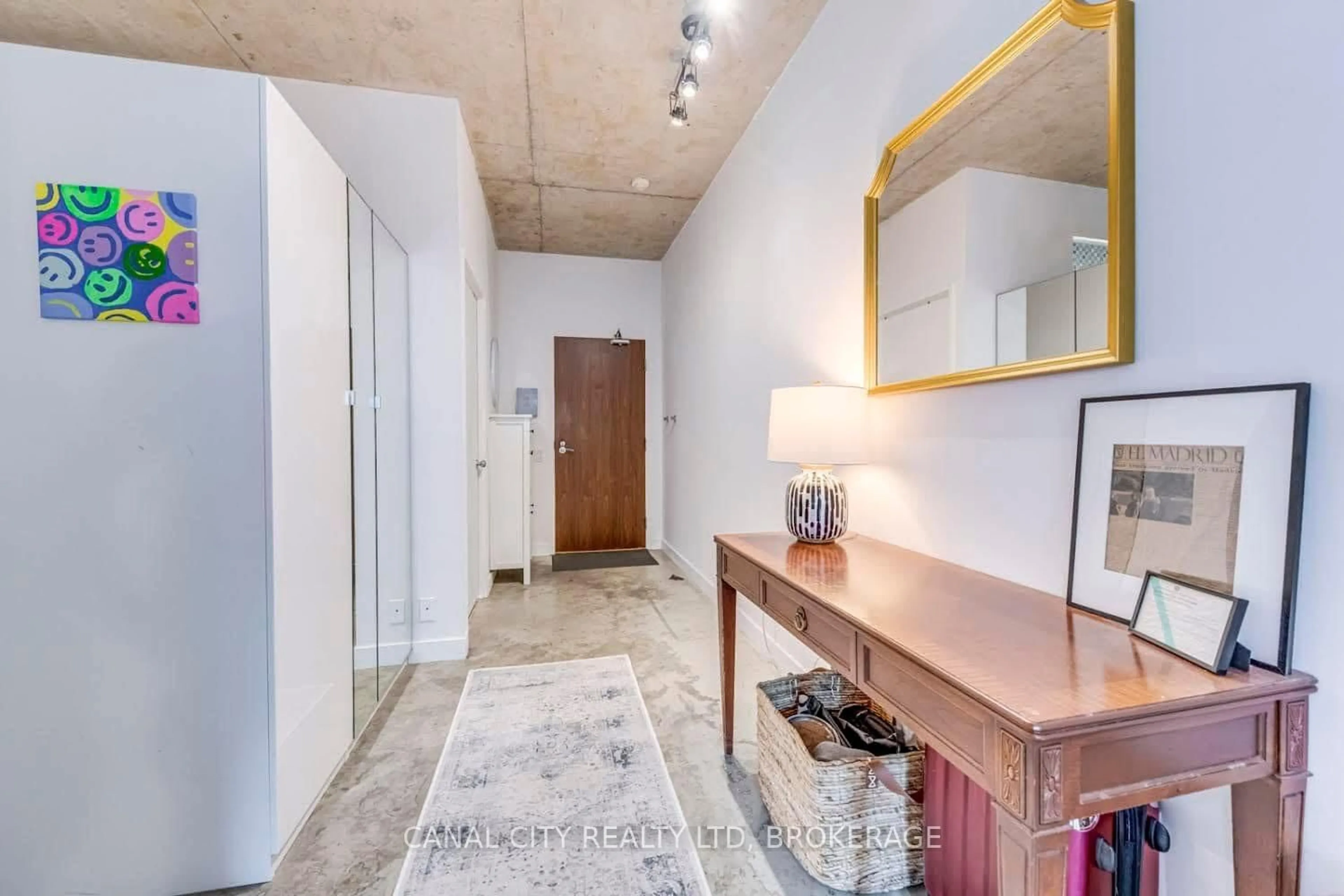Indoor foyer for 36 CHARLOTTE St #201, Toronto Ontario M5V 3P7