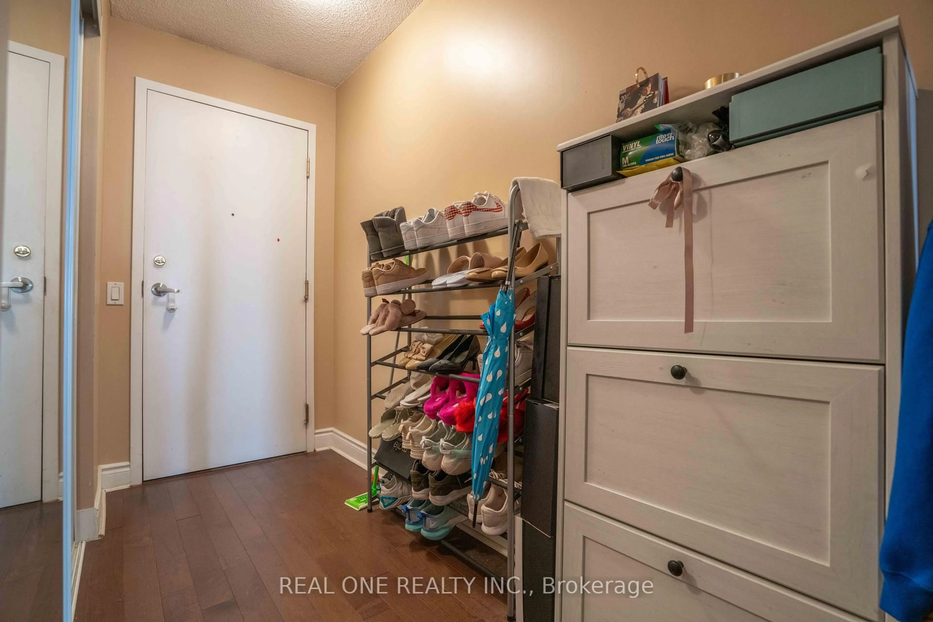 Indoor entryway for 5 Northtown Way #1101, Toronto Ontario M2N 7A1