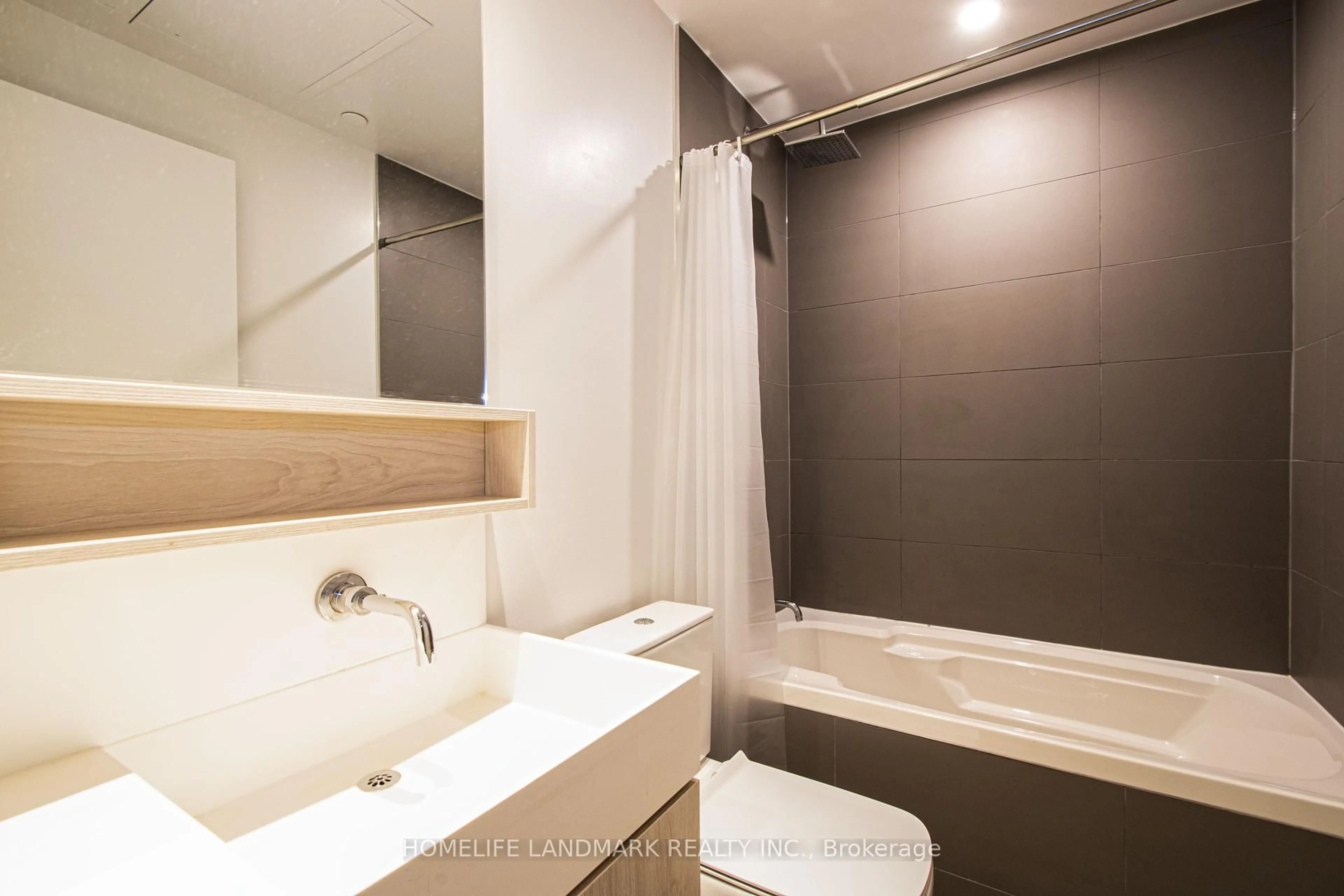 Standard bathroom, unknown for 5 Soudan Ave. Ave #1112, Toronto Ontario M4S 0B1