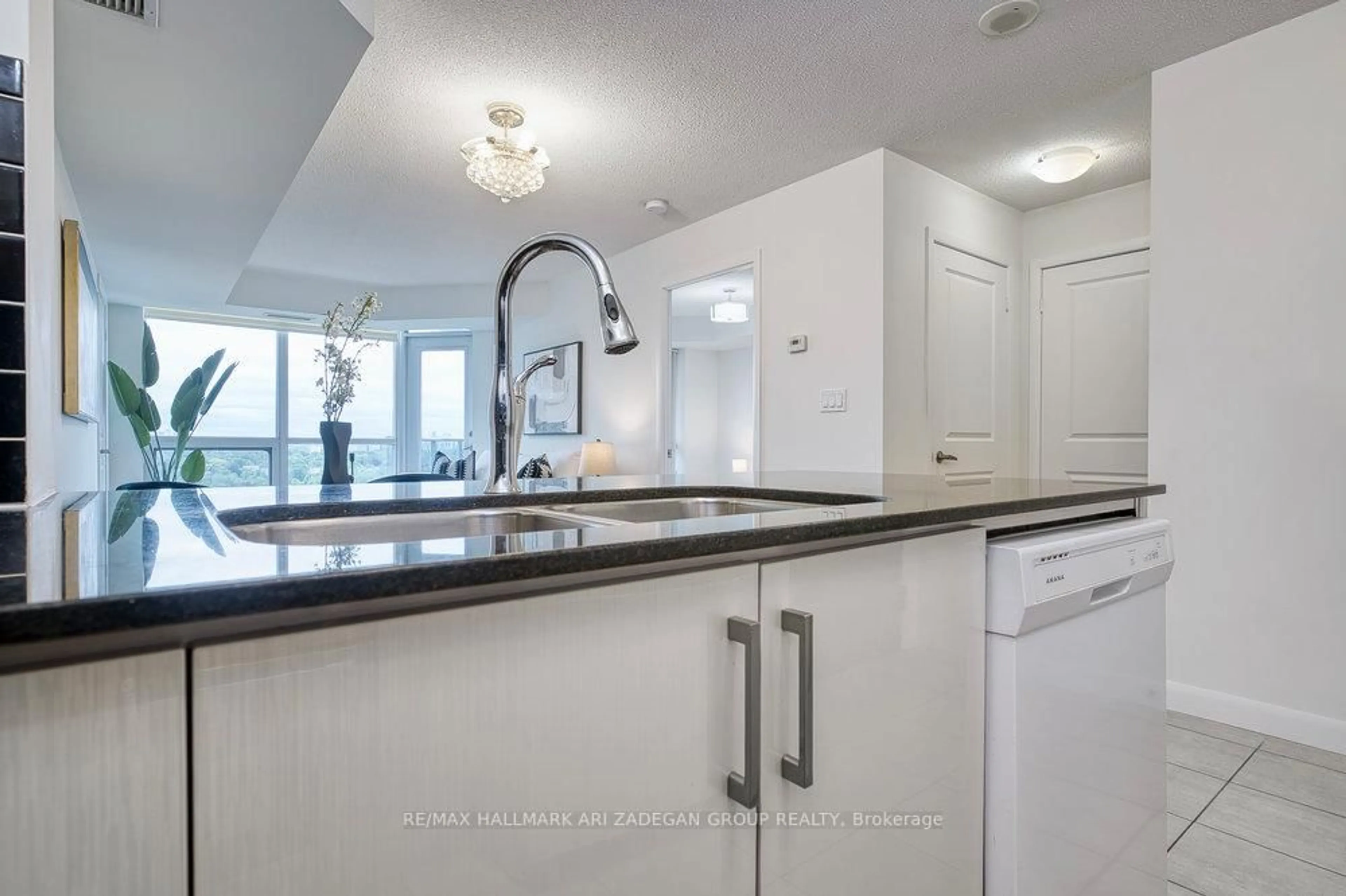 Open concept kitchen, ceramic/tile floor for 5791 Yonge St #1602, Toronto Ontario M2M 0A8