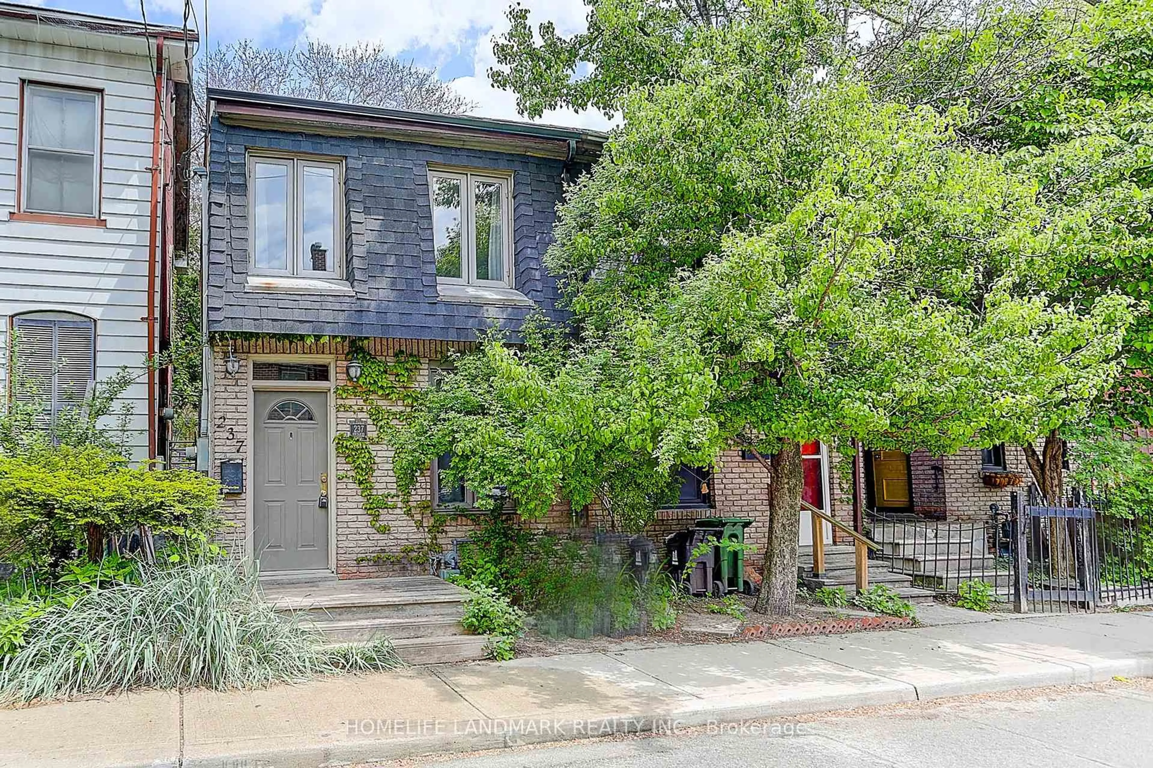 Home with brick exterior material, street for 237 Ontario St, Toronto Ontario M5A 2V6
