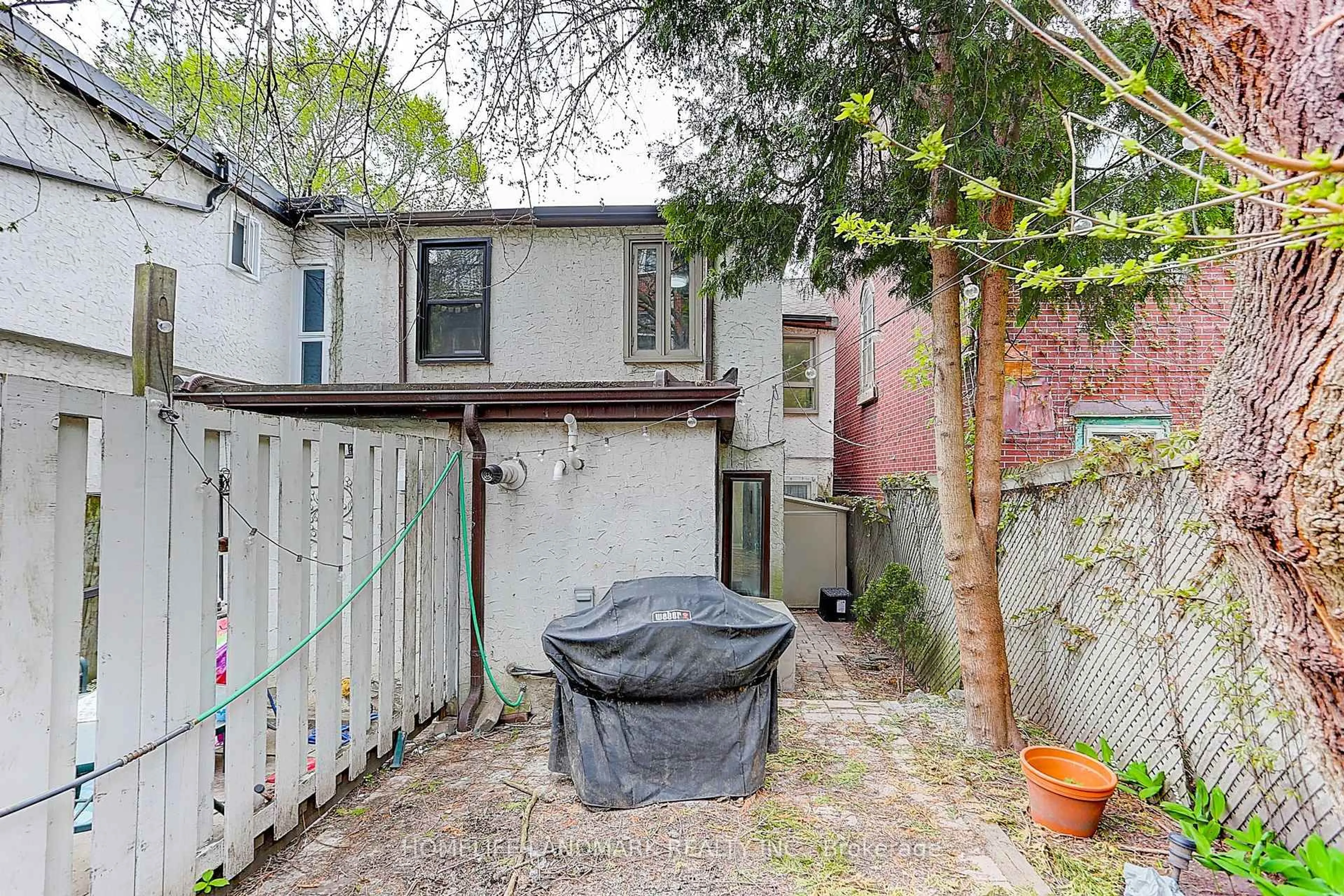 Patio, street for 237 Ontario St, Toronto Ontario M5A 2V6