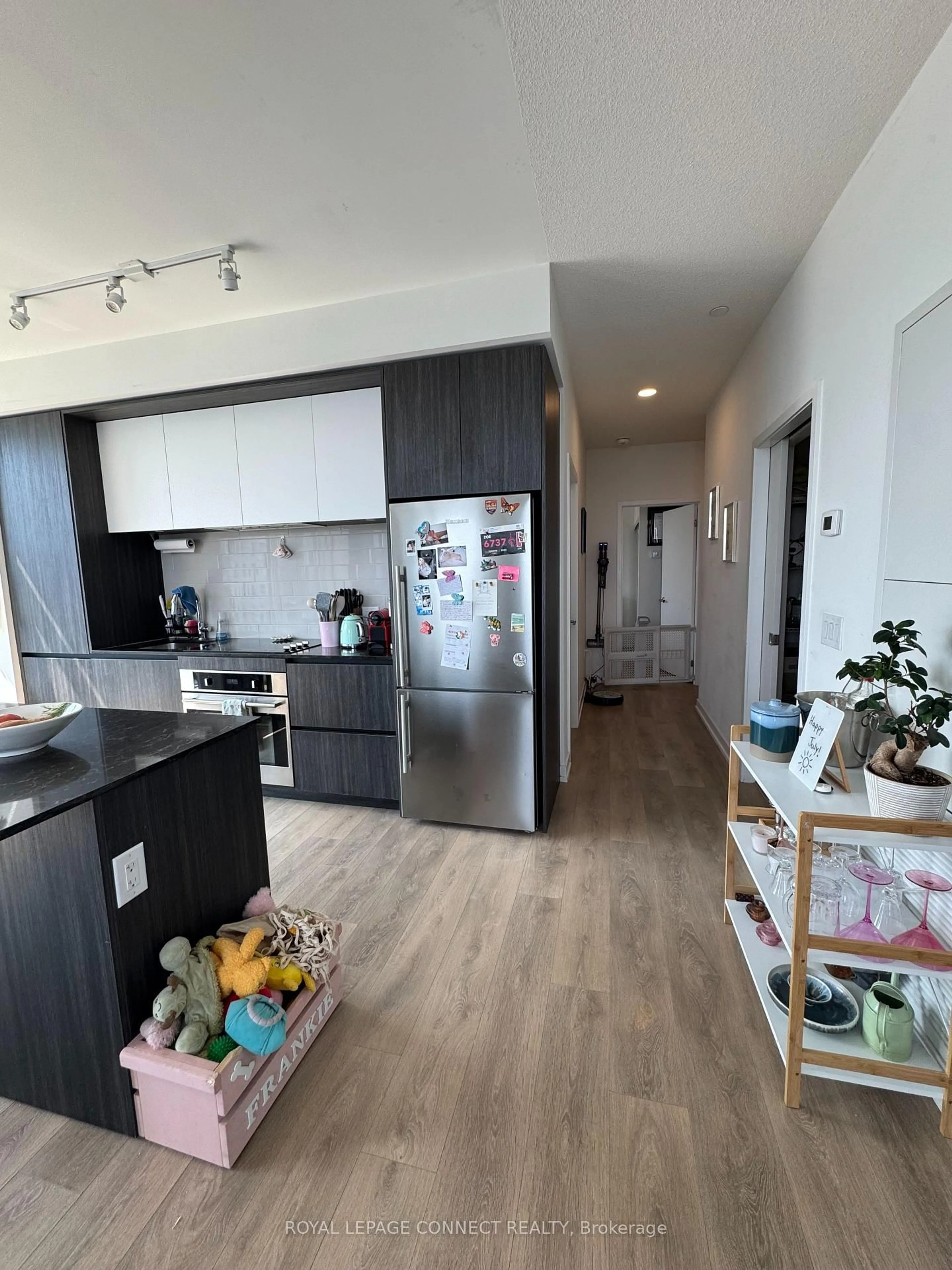 Open concept kitchen, wood/laminate floor for 225 SUMACH St #2005, Toronto Ontario M5A 0P8