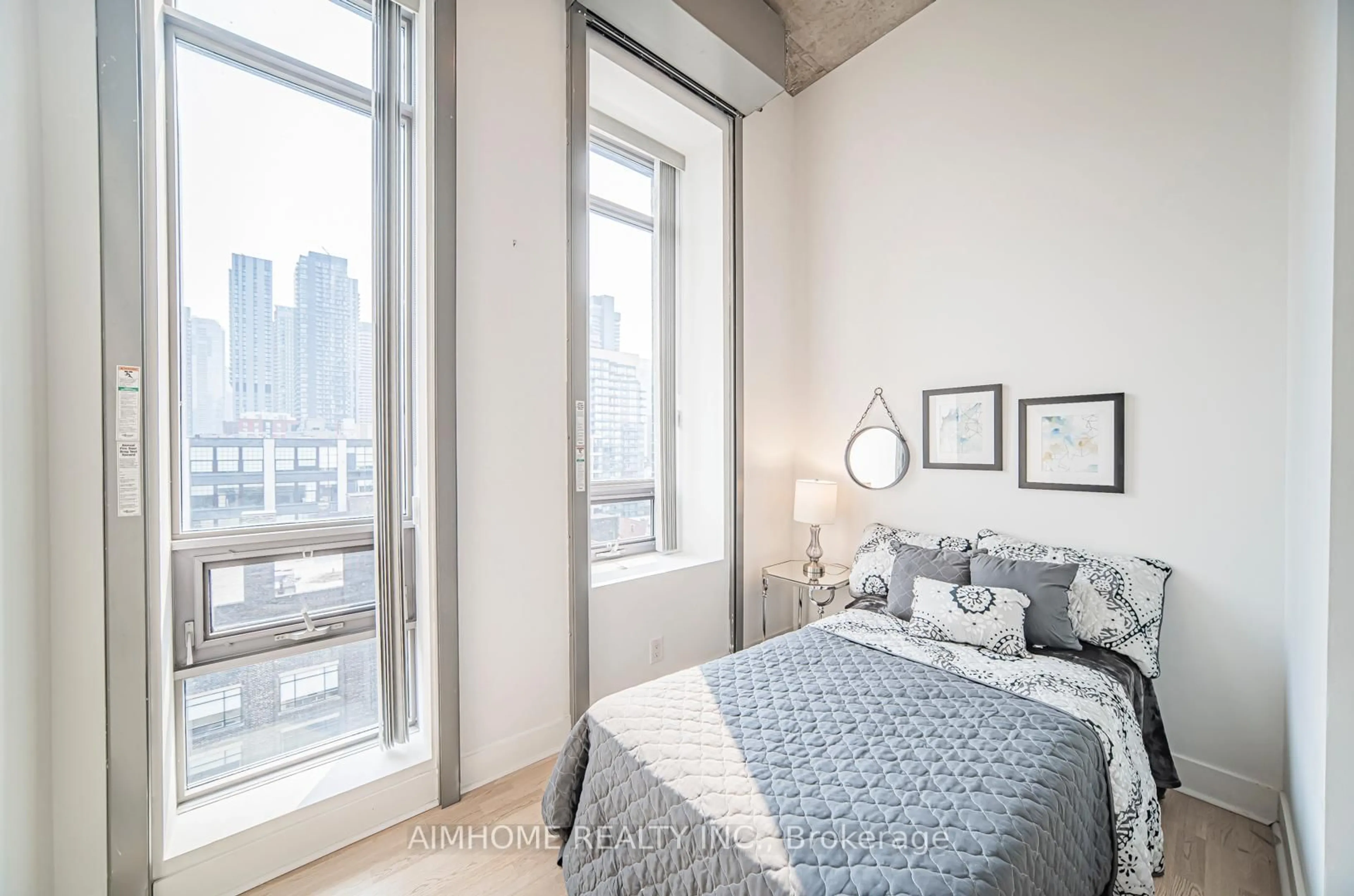 Bedroom with bed, unknown for 399 Adelaide St #1002, Toronto Ontario M5V 1S1