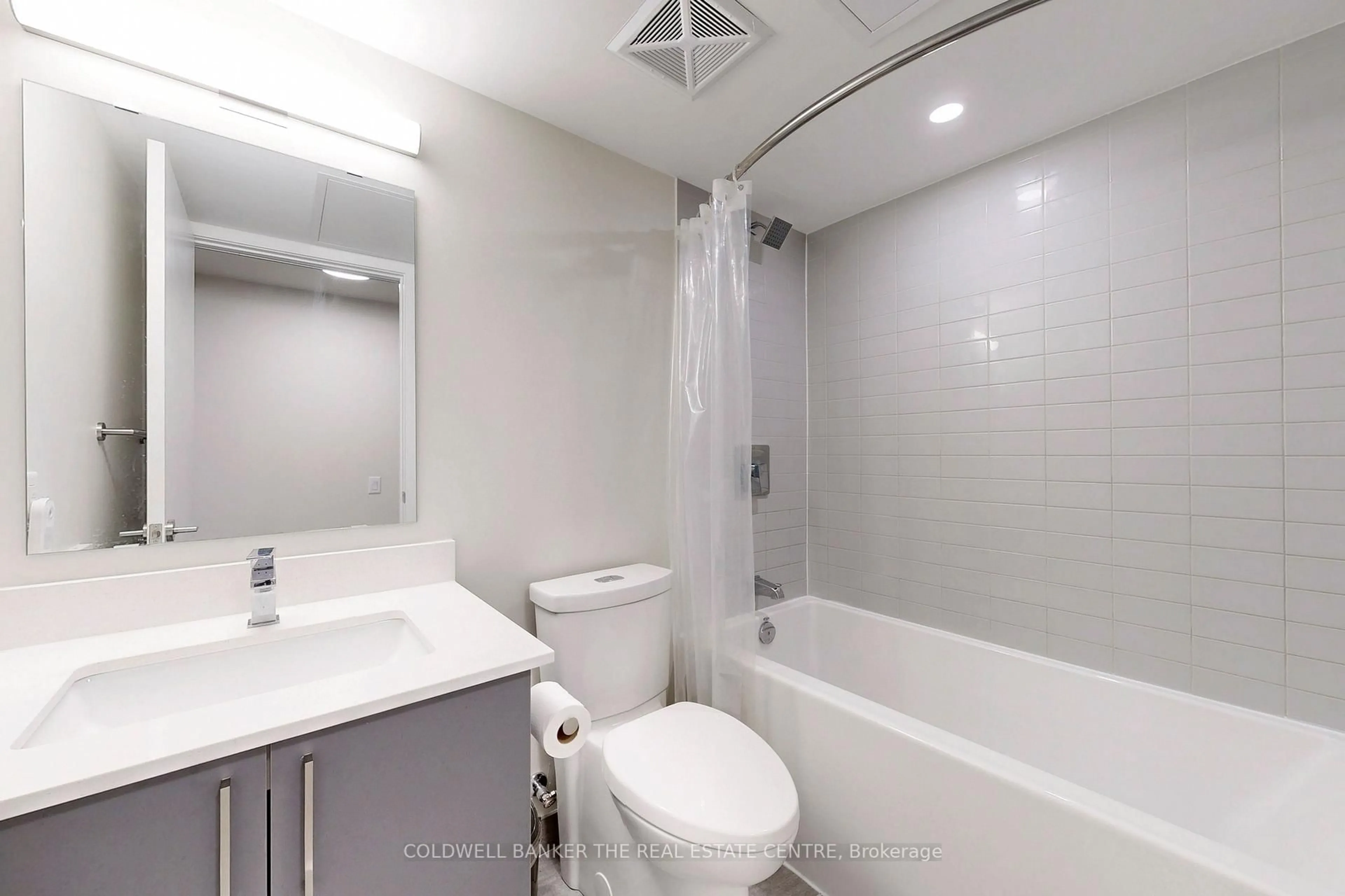 Standard bathroom, unknown for 38 monte kwinter crt Crt #603, Toronto Ontario M3H 0E2