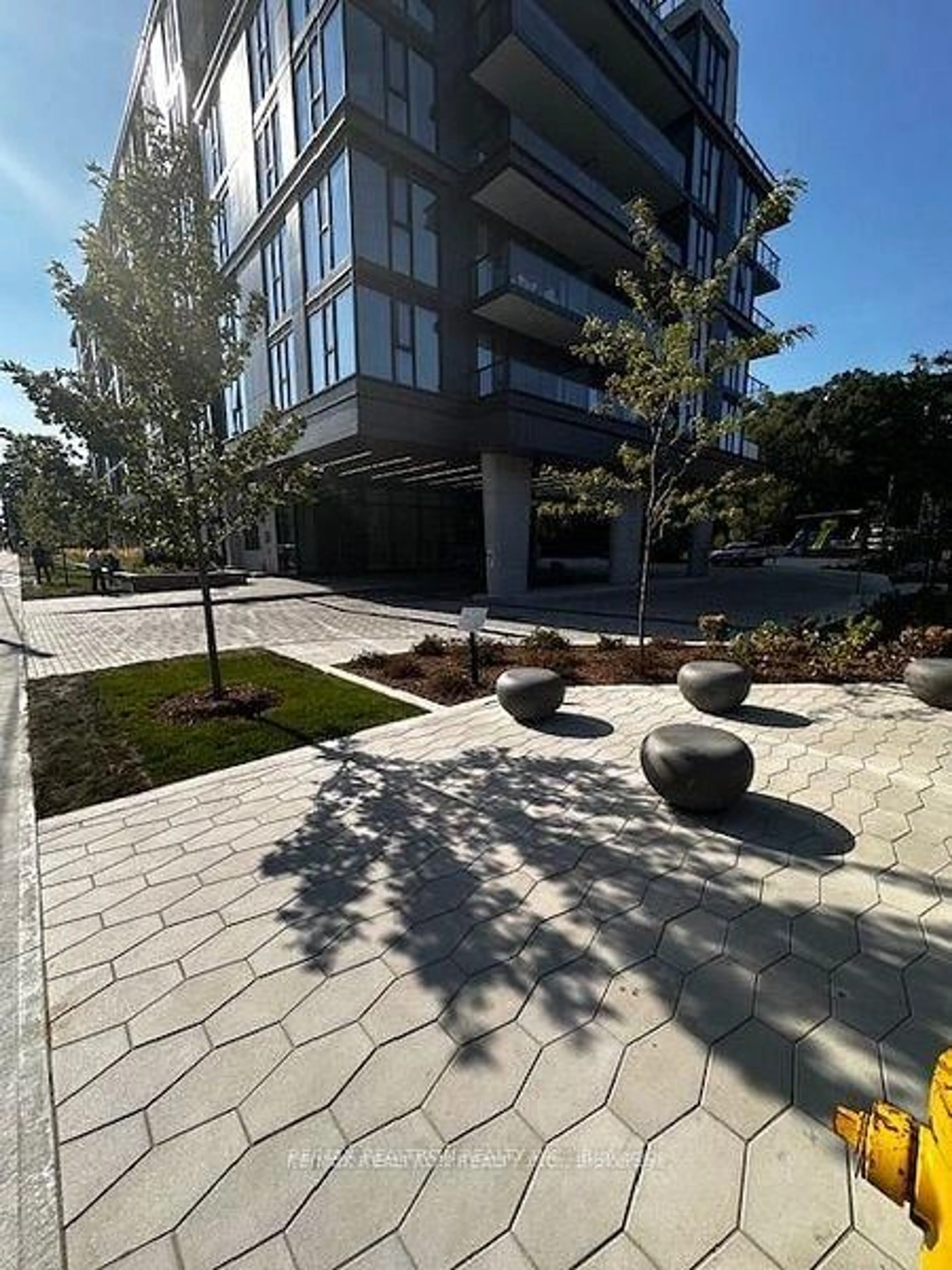 Patio, street for 250 Lawrence Ave #415, Toronto Ontario M5M 1B2