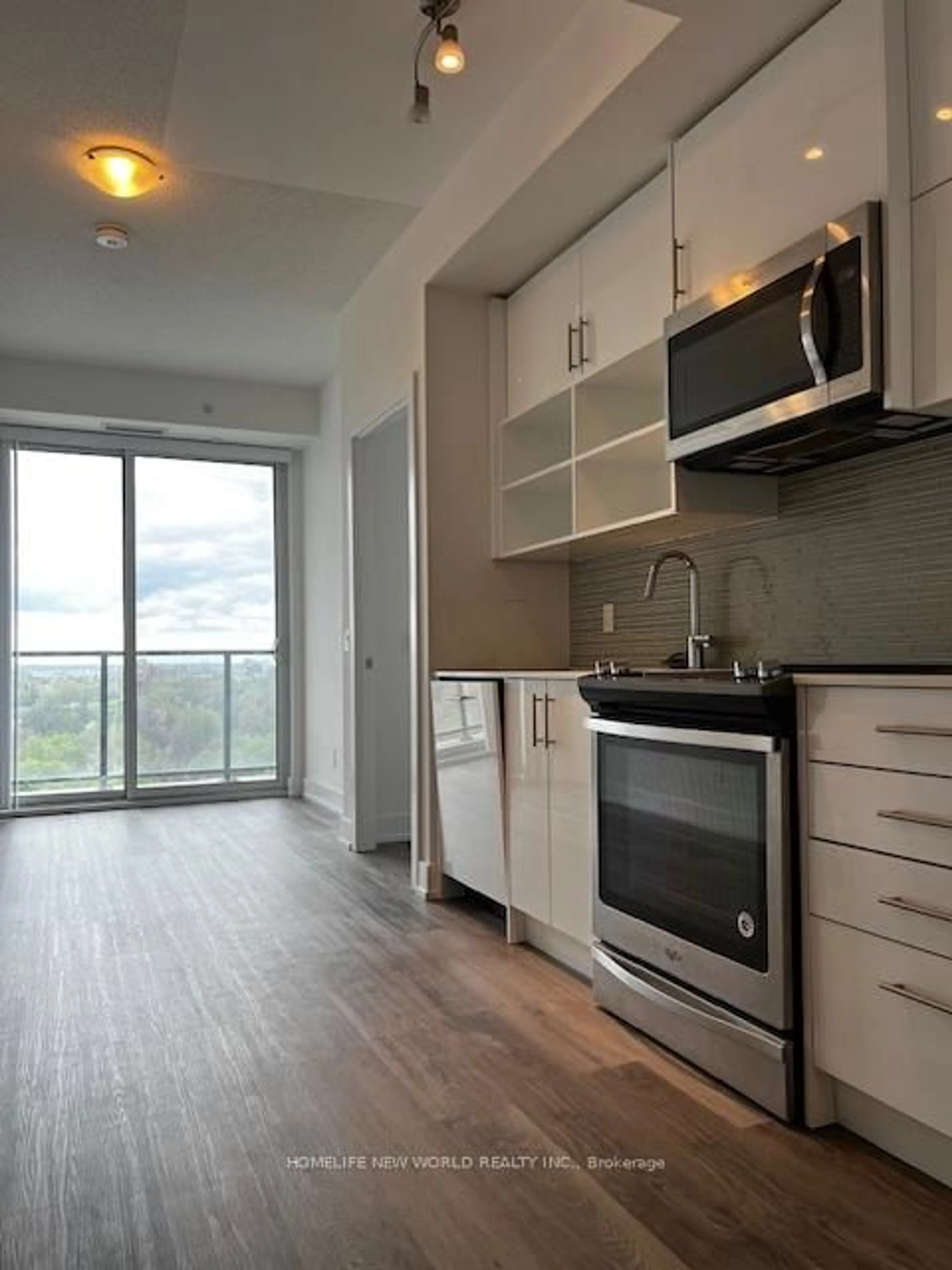 Standard kitchen, wood/laminate floor for 128 Fairview Mall Dr #1006, Toronto Ontario M2J 2Z1