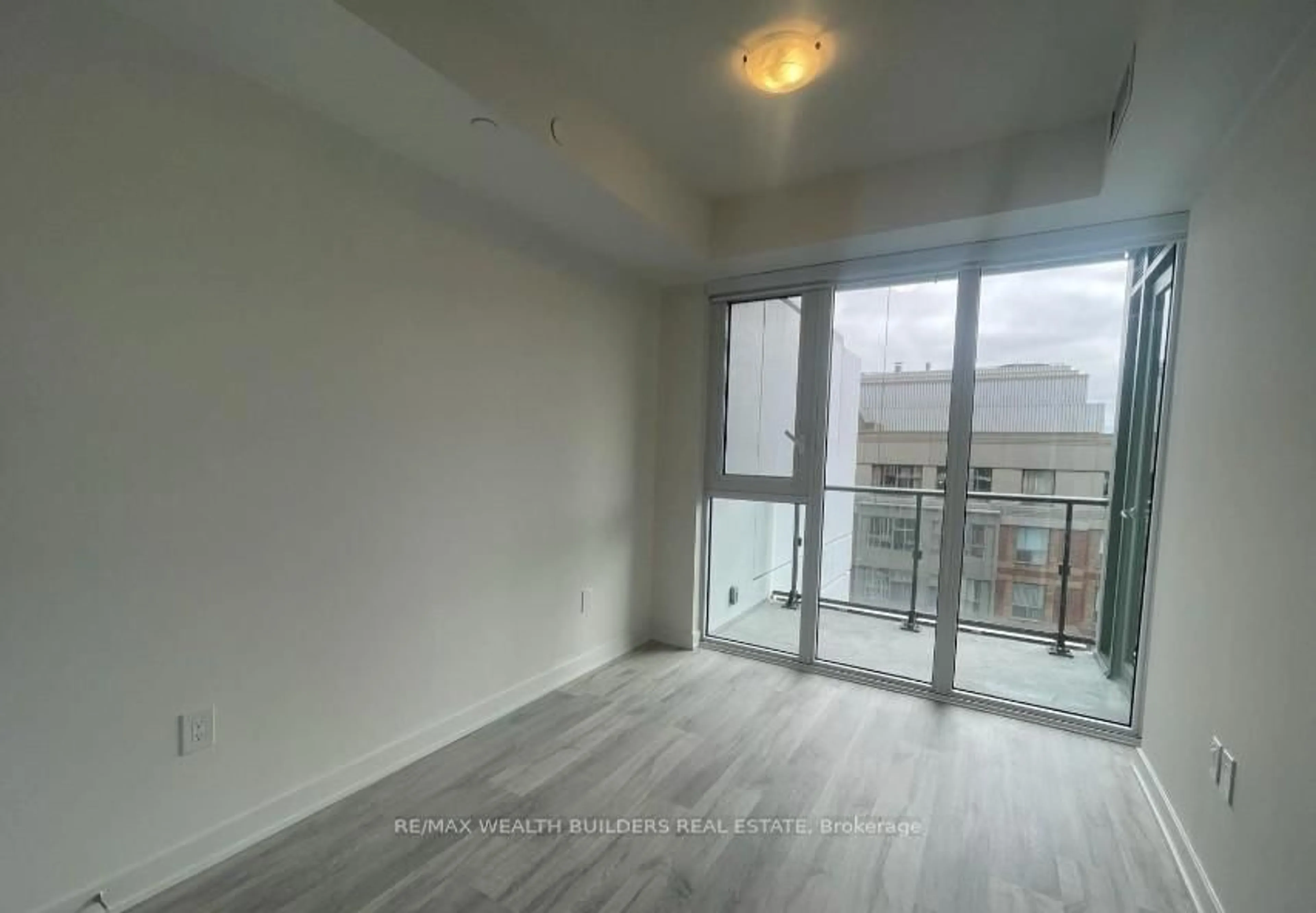 A pic of a room for 60 Princess St #813 Se, Toronto Ontario M5A 2C7