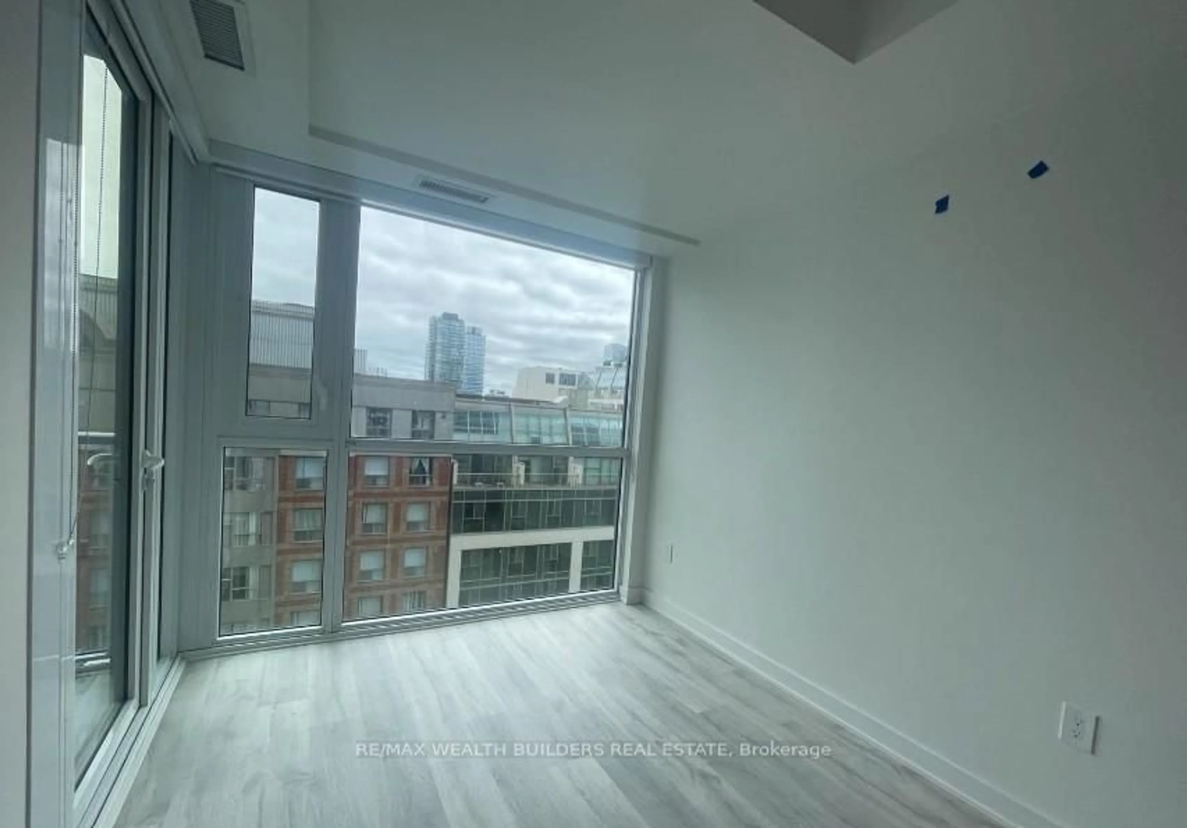A pic of a room for 60 Princess St #813 Se, Toronto Ontario M5A 2C7
