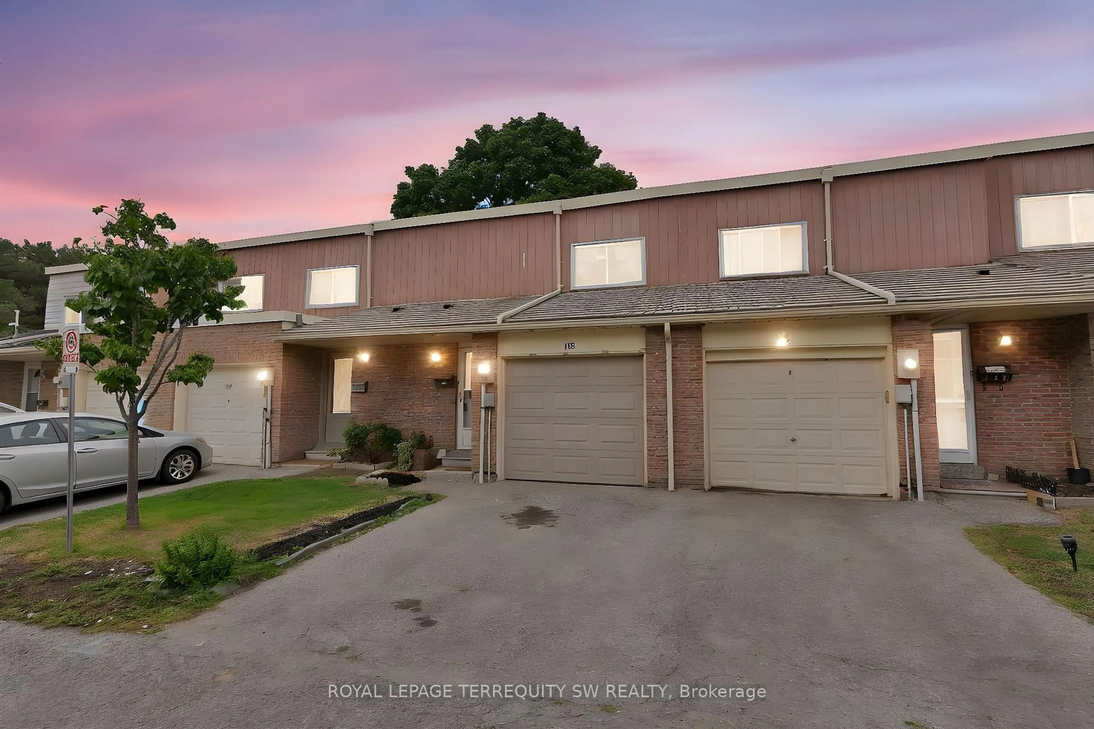 A pic from outside/outdoor area/front of a property/back of a property/a pic from drone, street for 158 Woody Vine Way, Toronto Ontario M2J 4H6