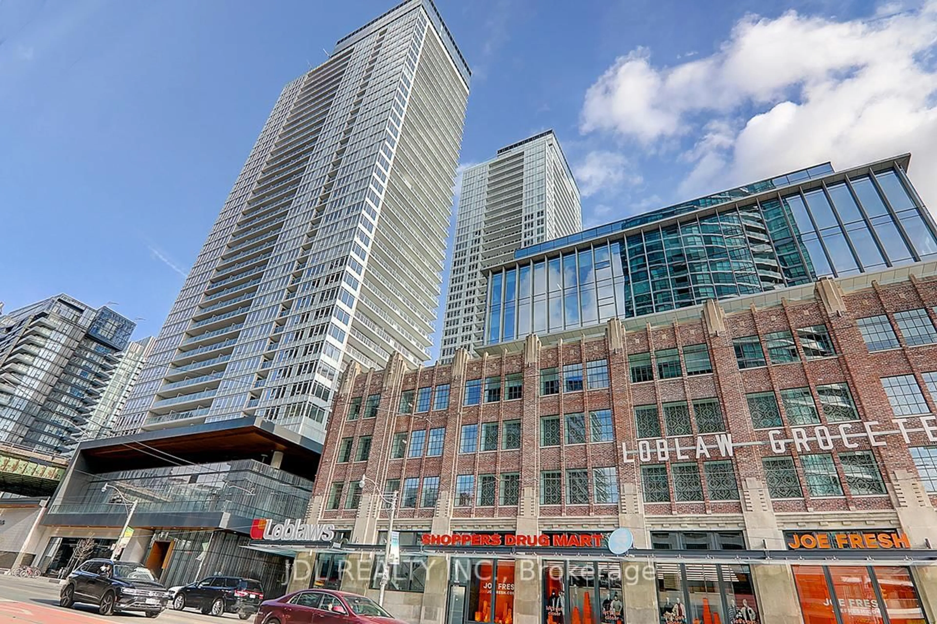 Indoor foyer for 19 Bathurst St #3709, Toronto Ontario M5V 0N2