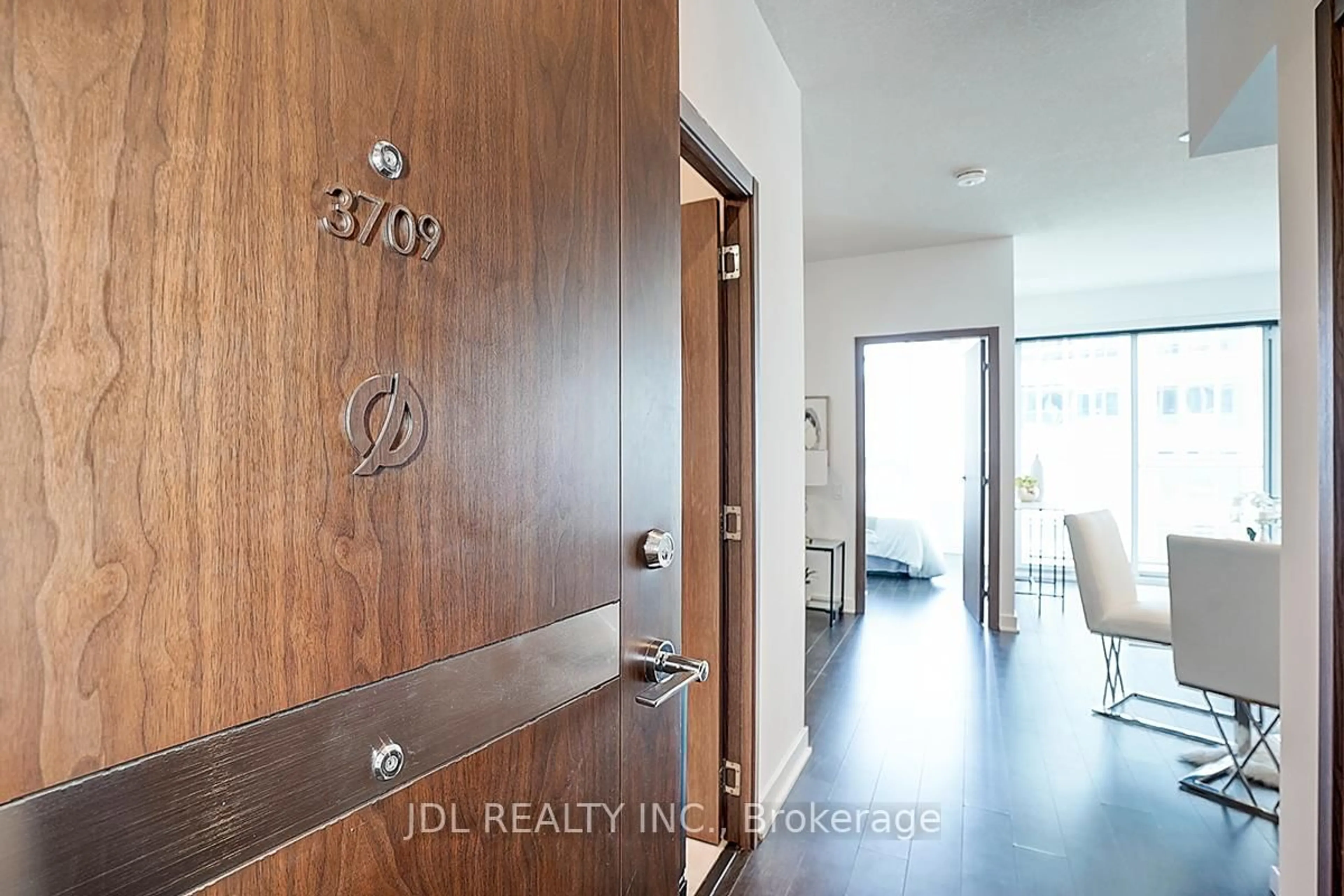 Indoor entryway for 19 Bathurst St #3709, Toronto Ontario M5V 0N2