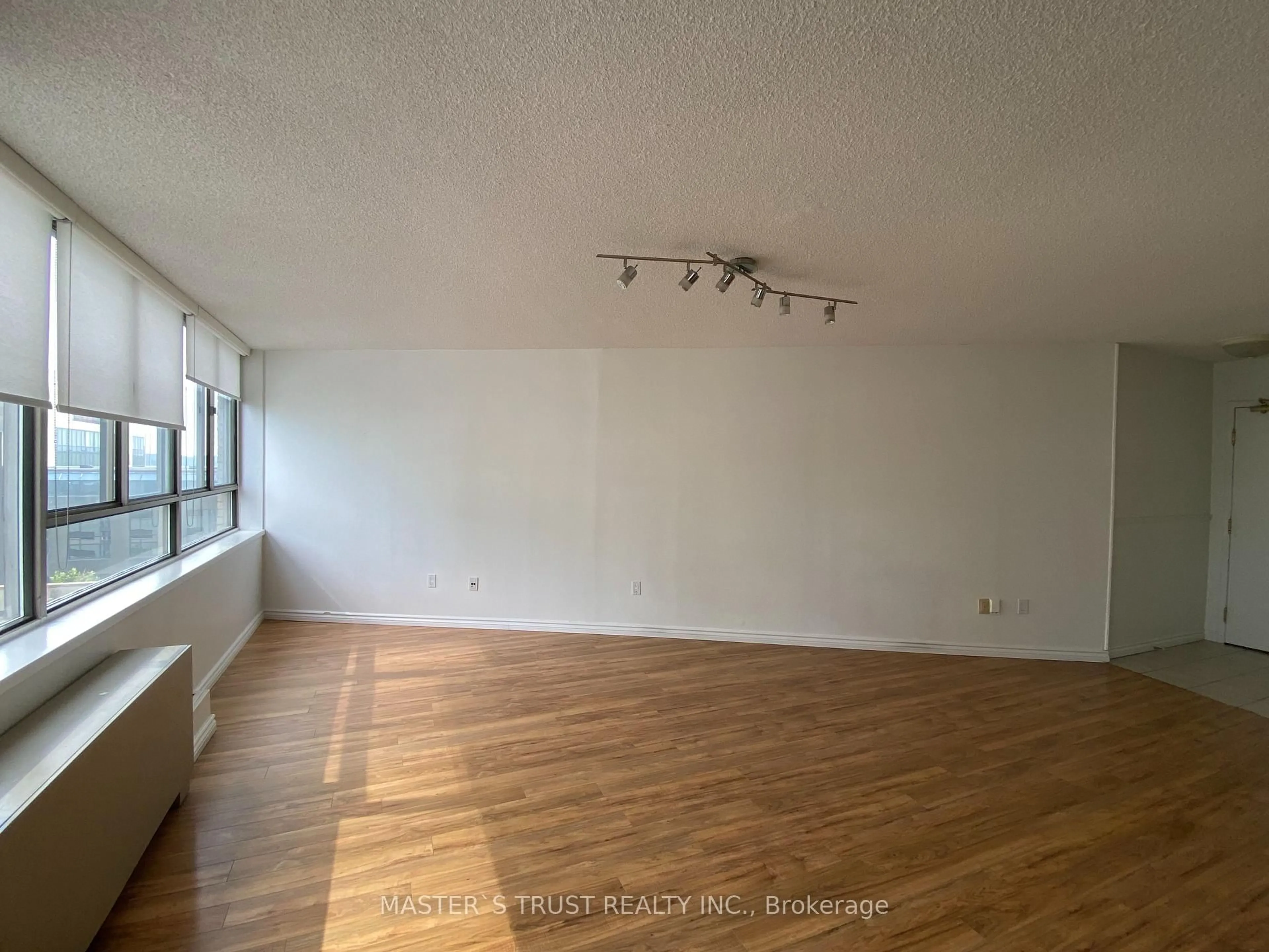 A pic of a room for 270 Queens Quay #706, Toronto Ontario M5J 2N4
