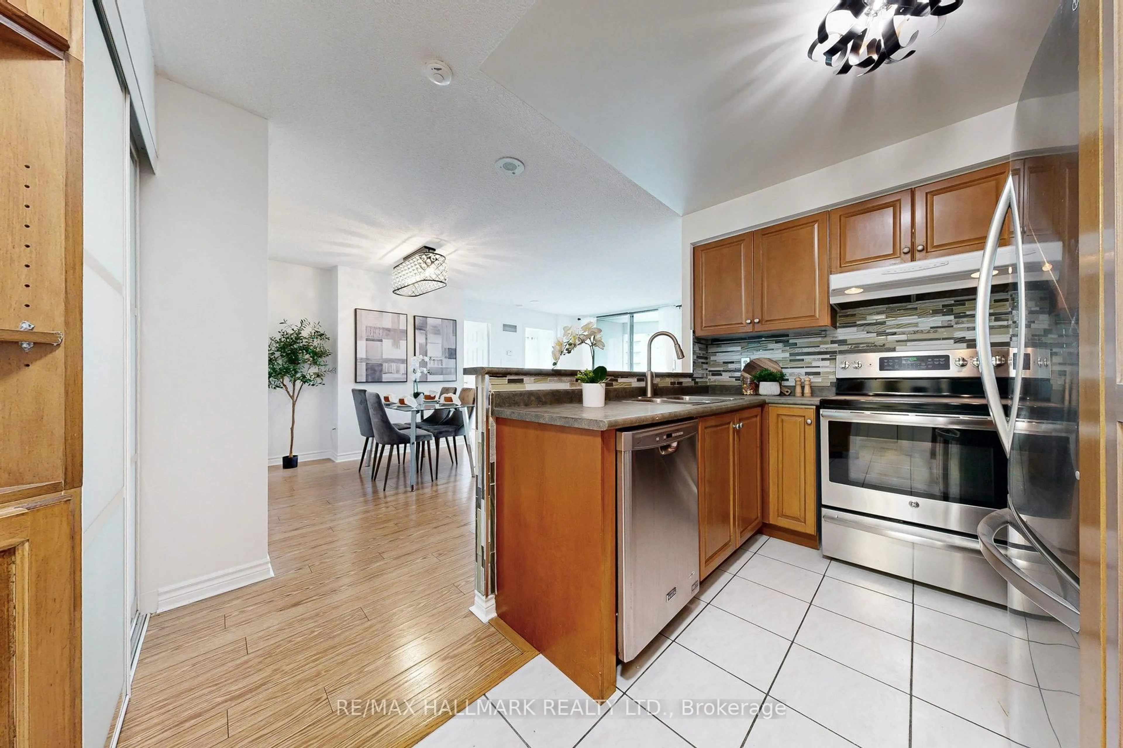 Open concept kitchen, unknown for 7 Lorraine Dr #1211, Toronto Ontario M2N 7H2