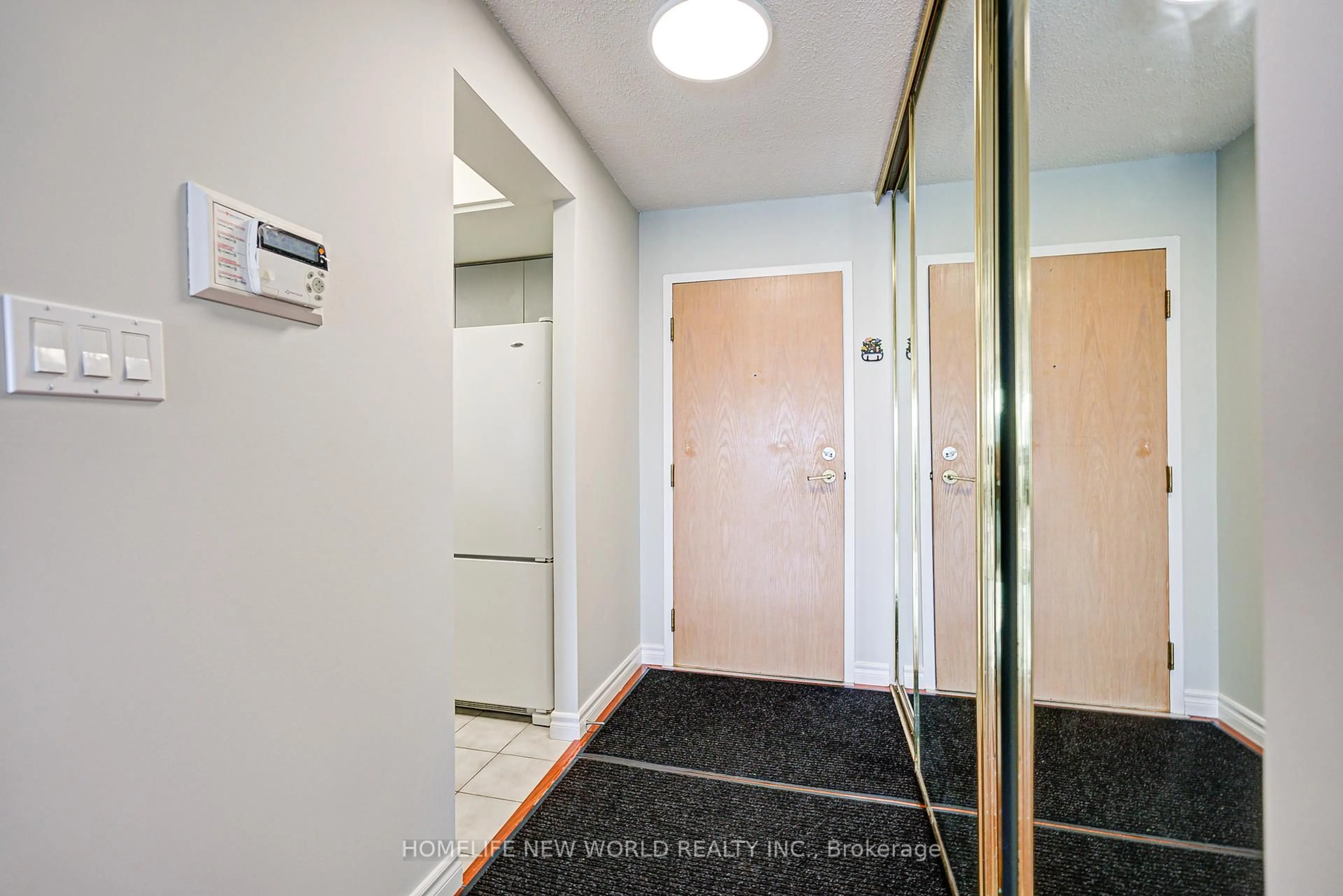 Indoor foyer for 5 Concorde Pl #2306, Toronto Ontario M3C 3M8