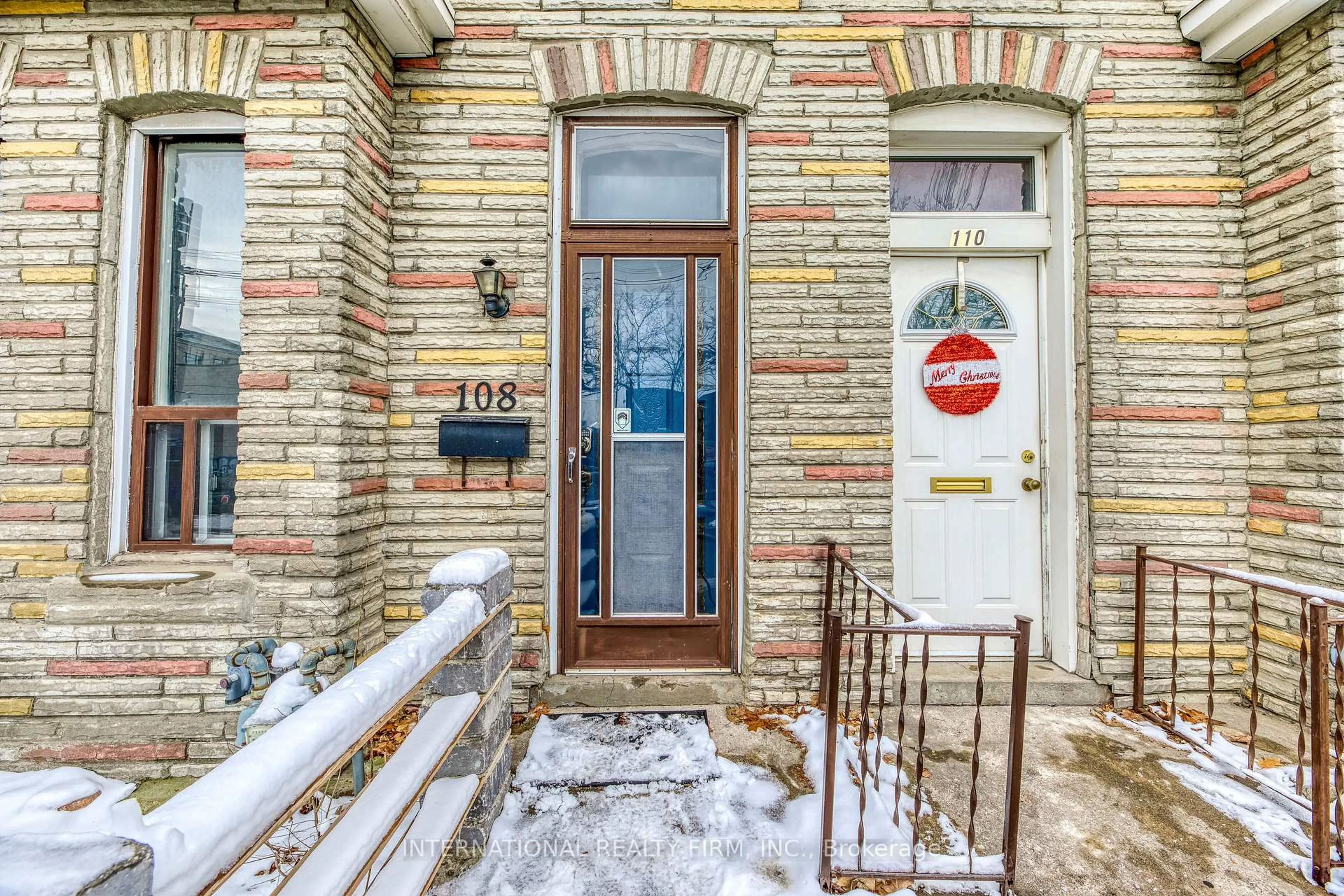 Indoor entryway for 108 Shaw St, Toronto Ontario M6J 2W5