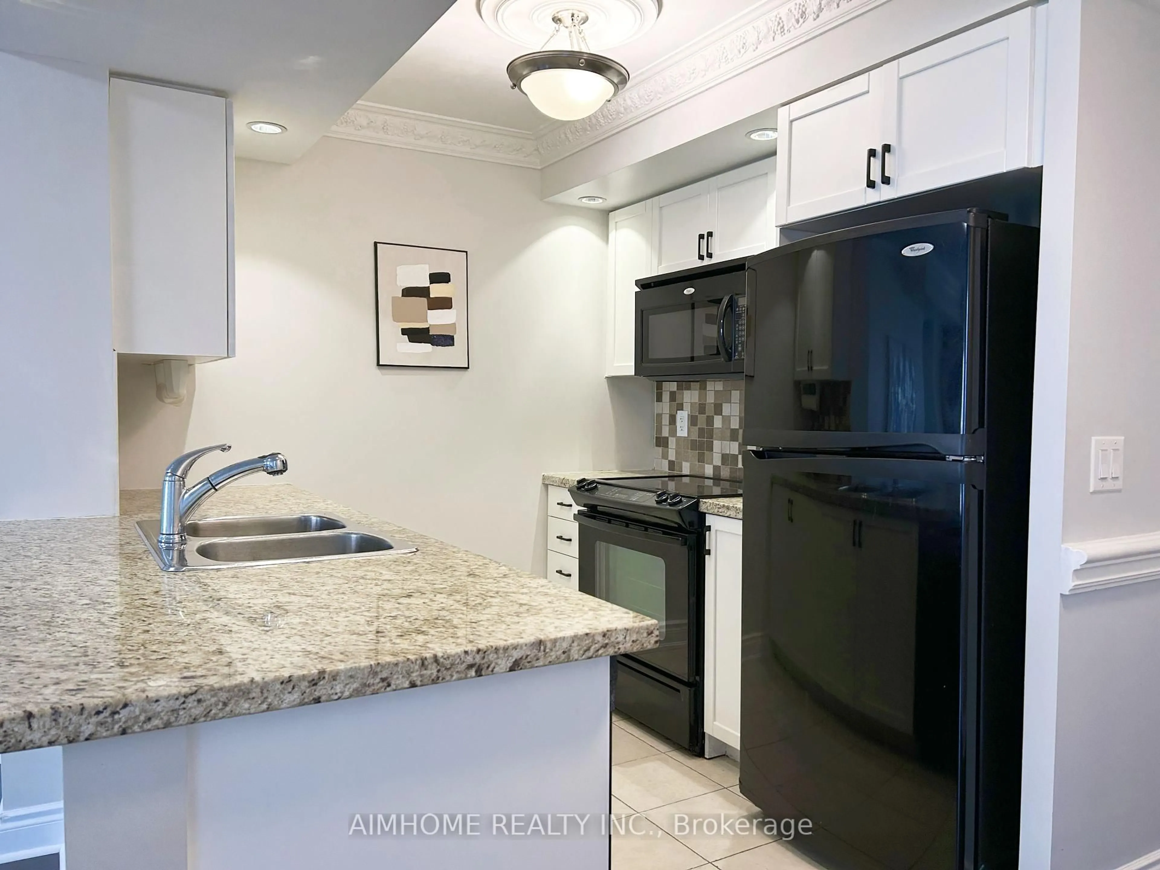 Standard kitchen, ceramic/tile floor for 500 Doris Ave #722, Toronto Ontario M2N 0C1