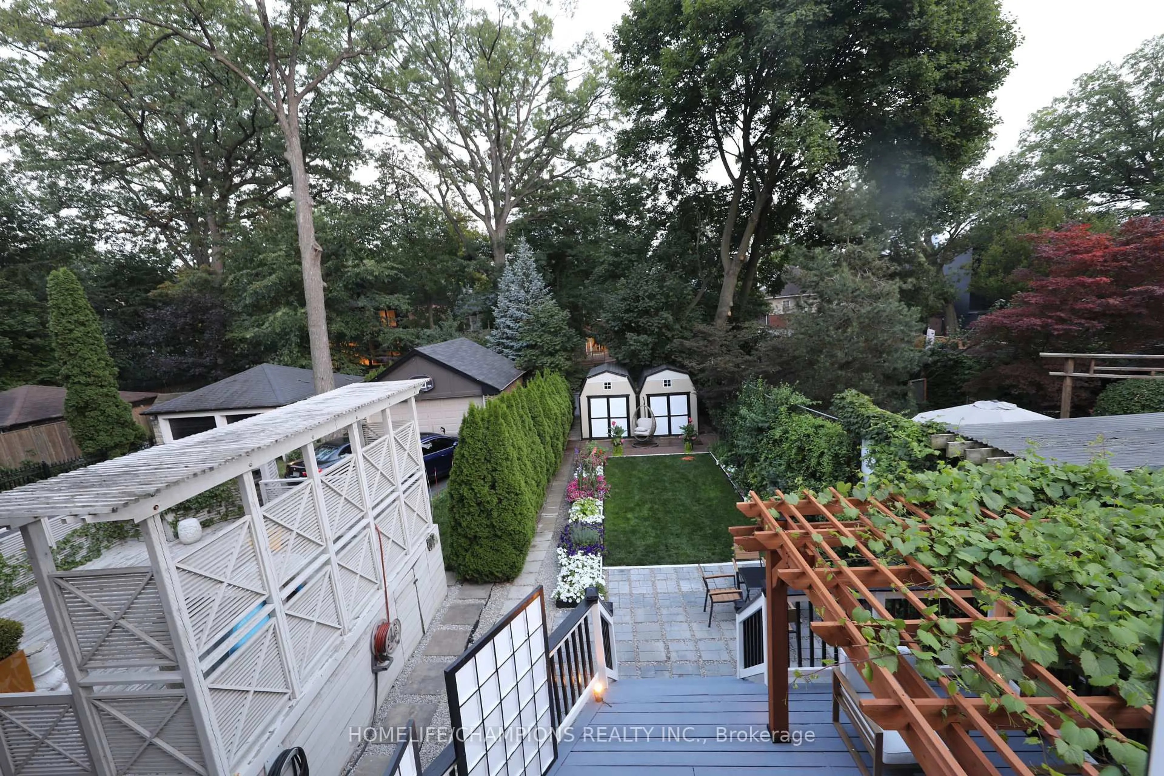 A pic from outside/outdoor area/front of a property/back of a property/a pic from drone, unknown for 291 St Clair Ave, Toronto Ontario M4T 1P3