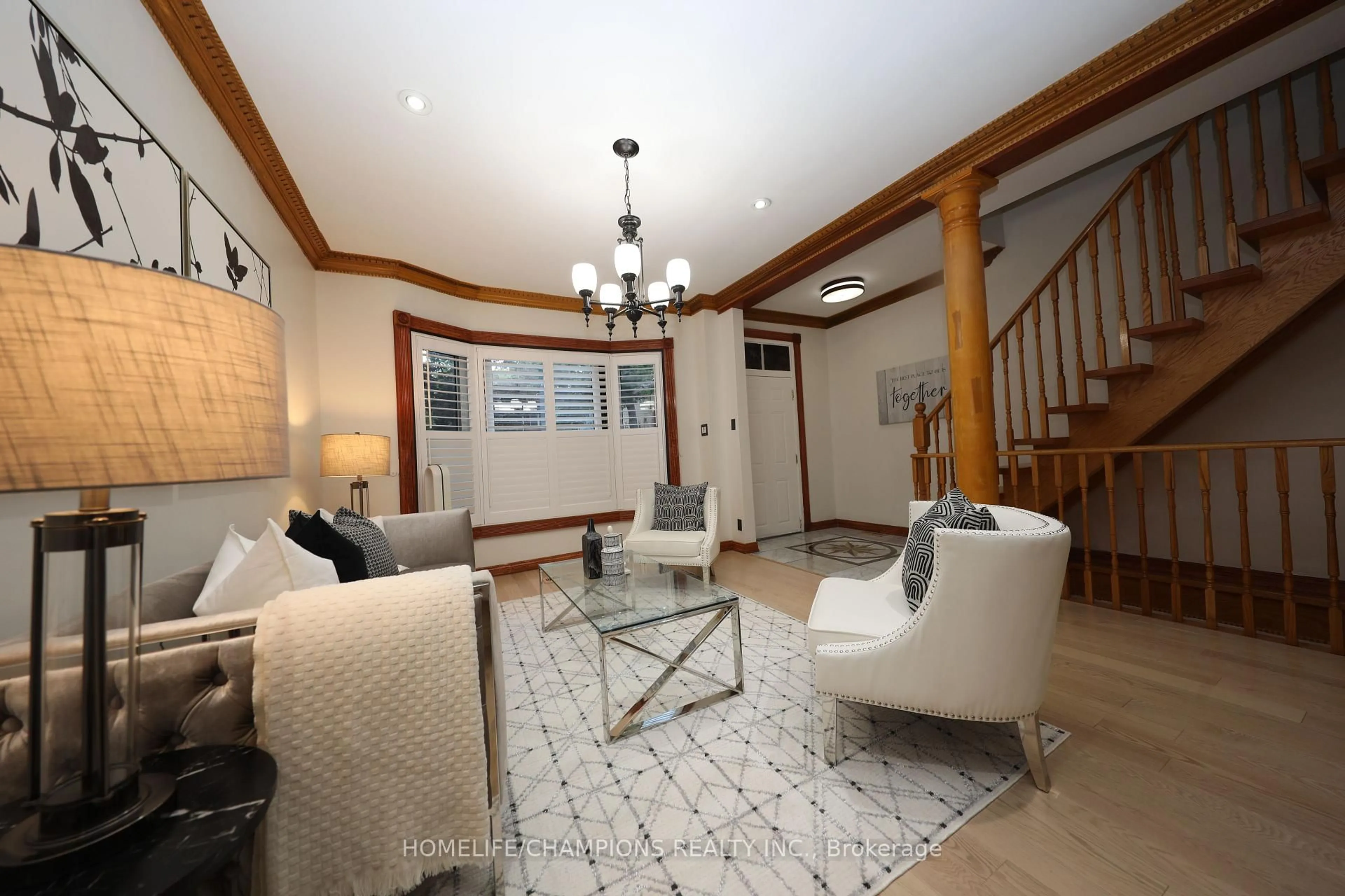 Living room with furniture, unknown for 291 St Clair Ave, Toronto Ontario M4T 1P3