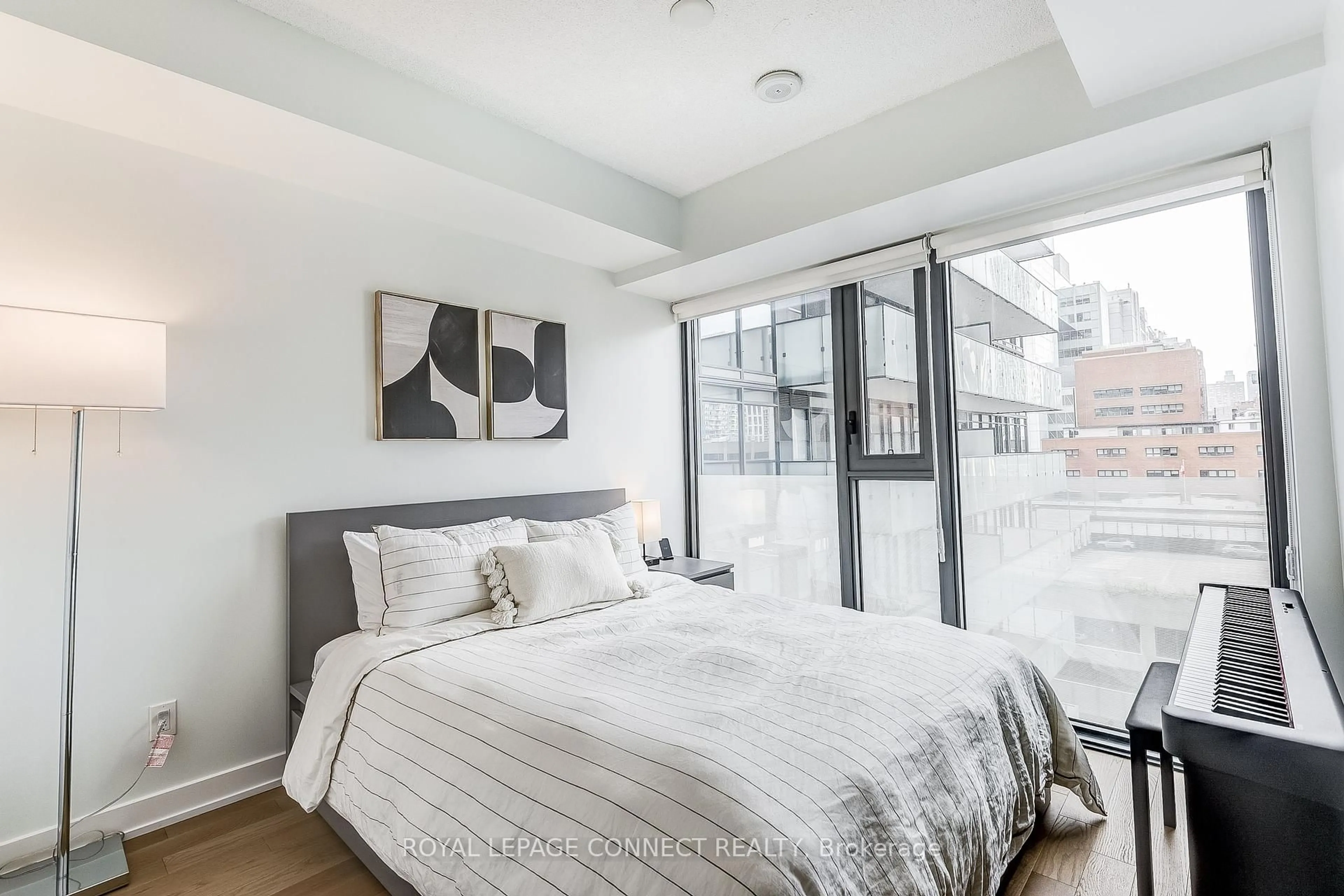 Bedroom with bed, unknown for 25 Richmond St #902, Toronto Ontario M5C 0A6