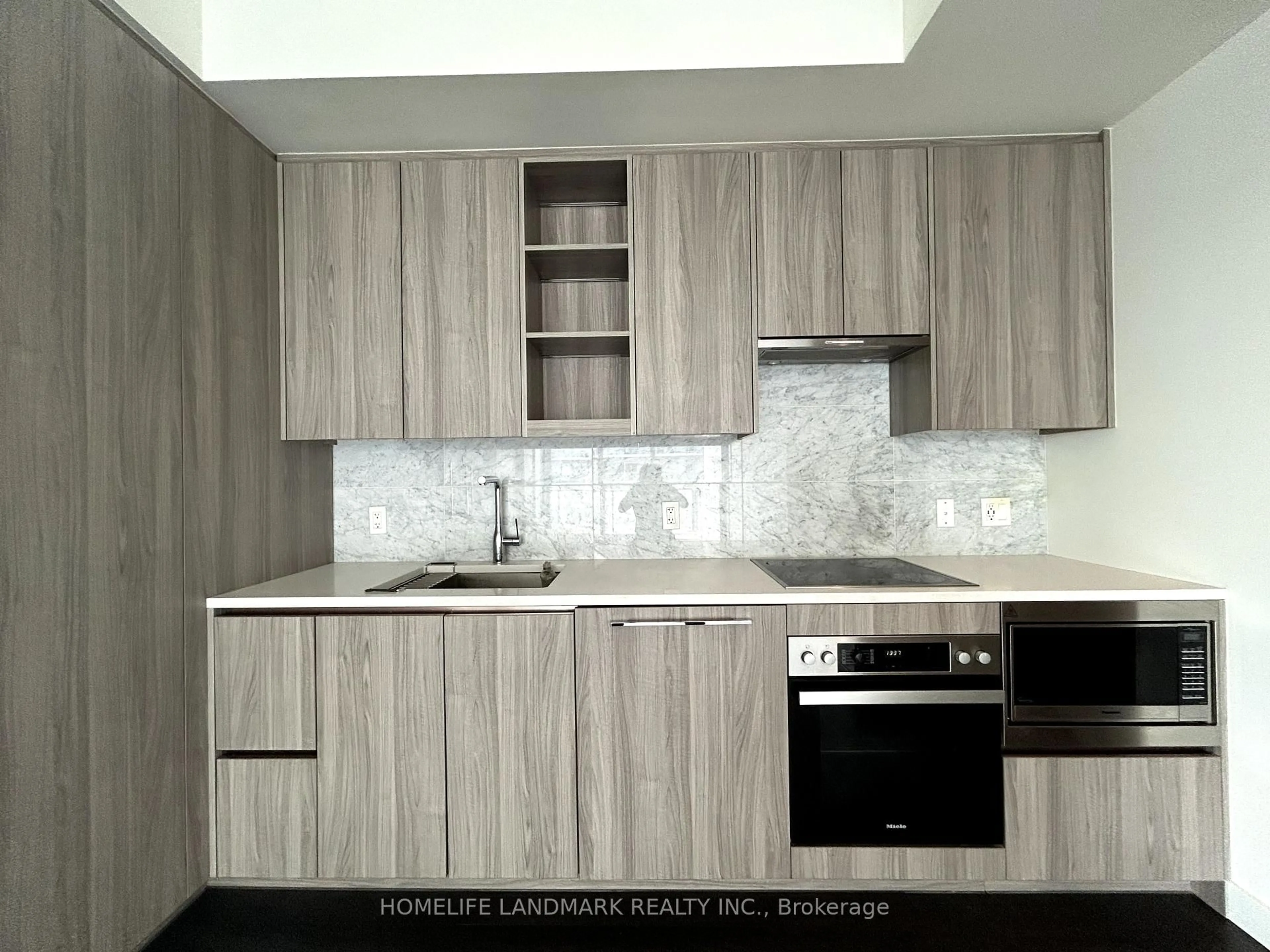 Standard kitchen, wood/laminate floor for 95 Mcmahon Dr #902, Toronto Ontario M2K 0E4